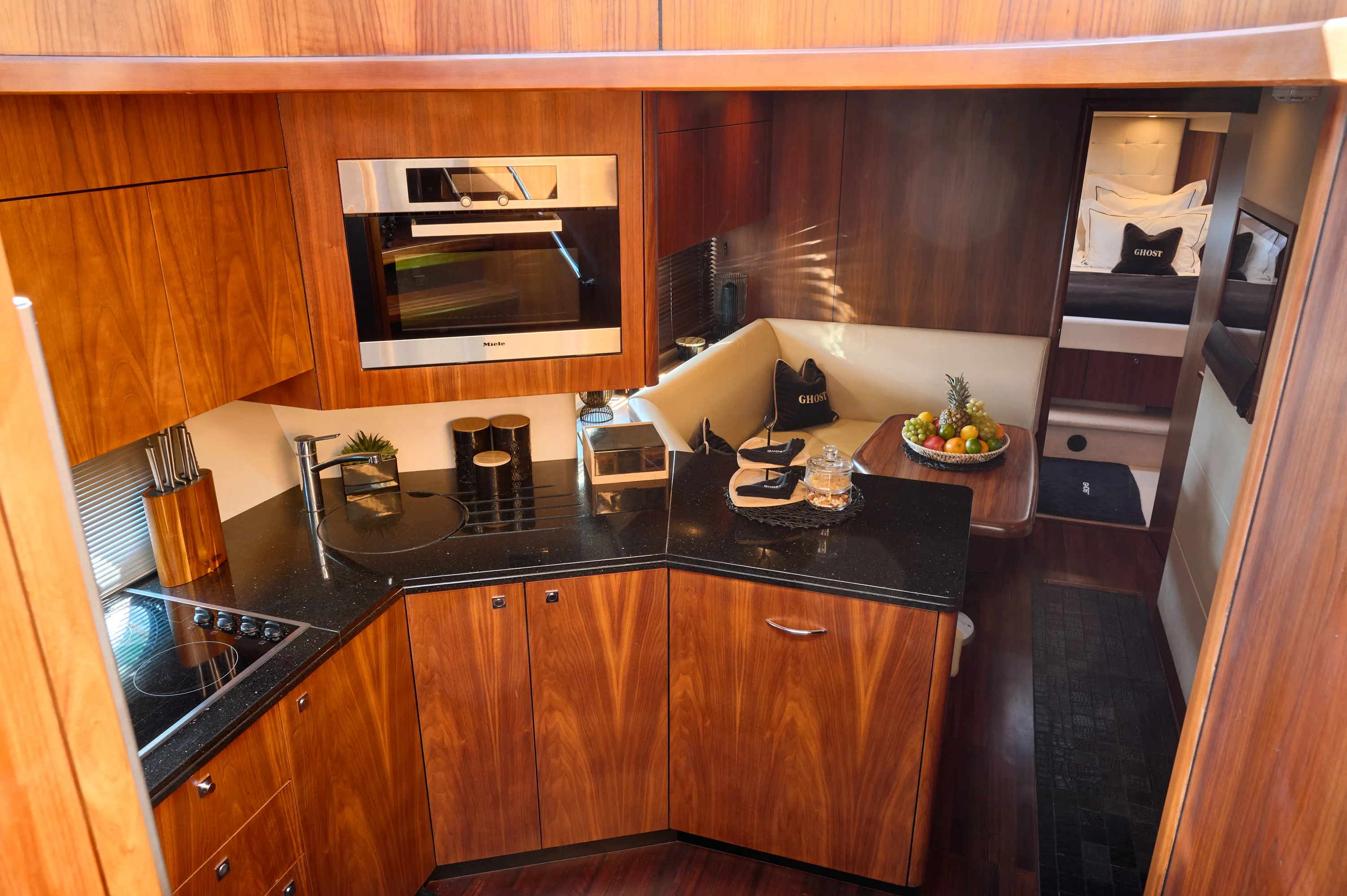Sunseeker Predator 72 Ghost — yacht photo 68