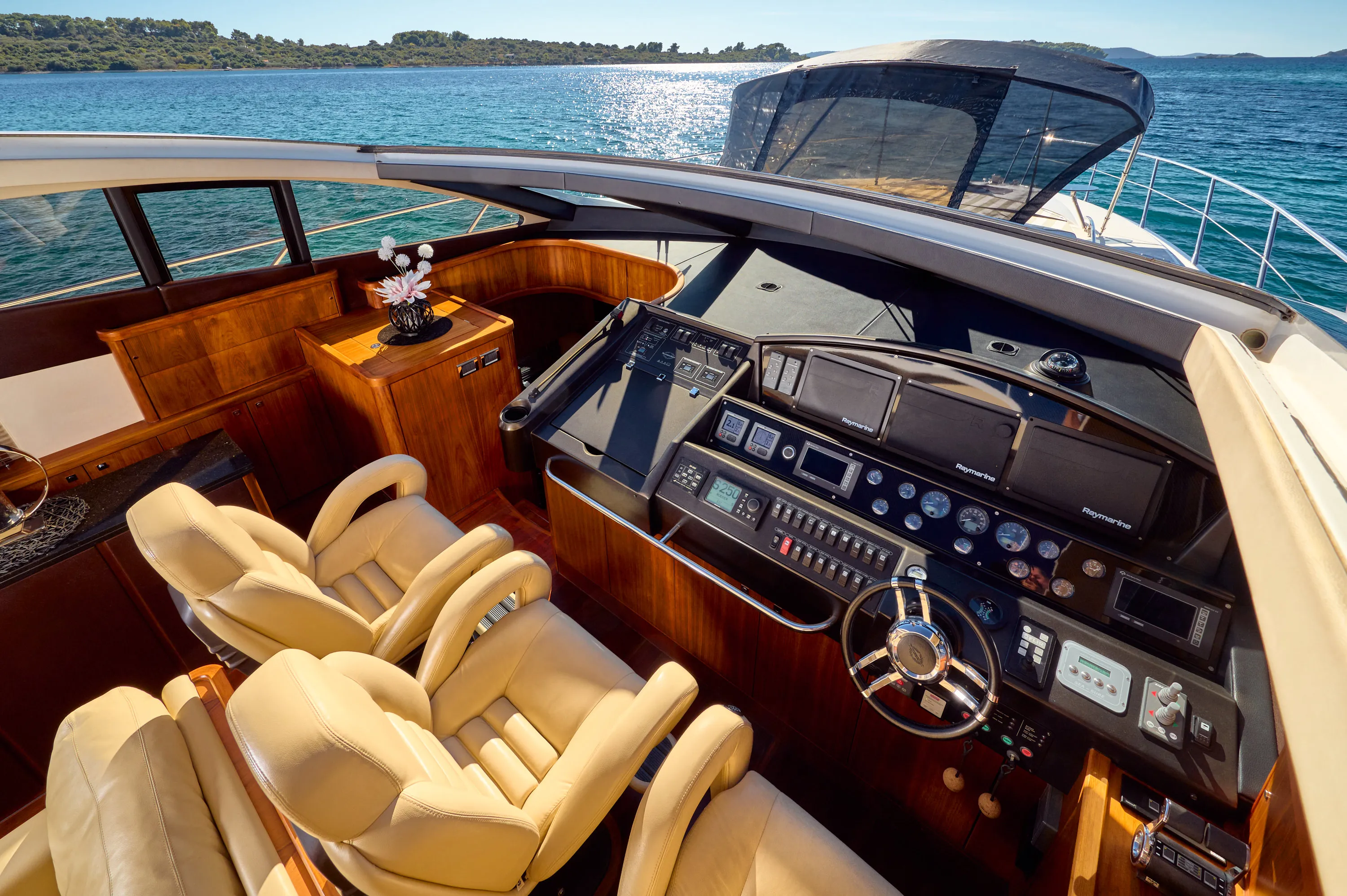 Sunseeker Predator 72 Ghost — yacht photo 22