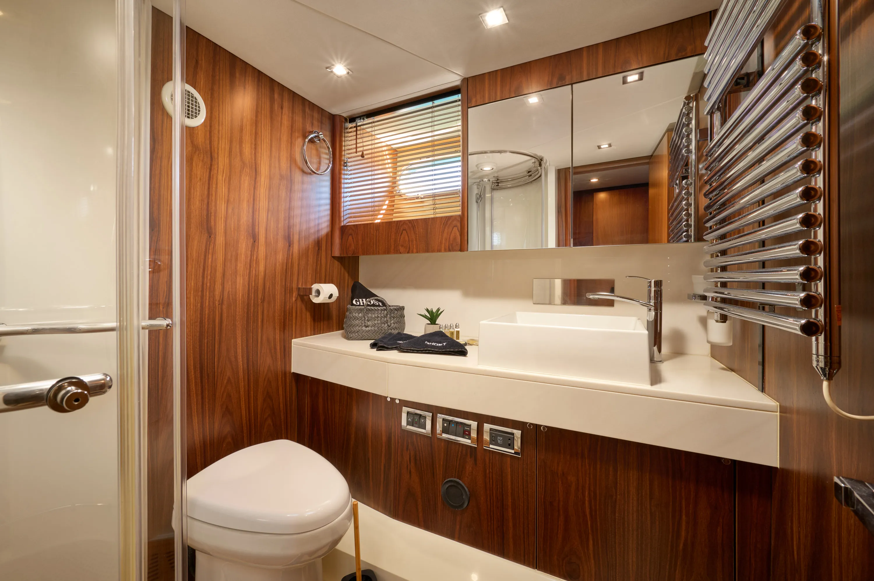 Sunseeker Predator 72 Ghost — yacht photo 64