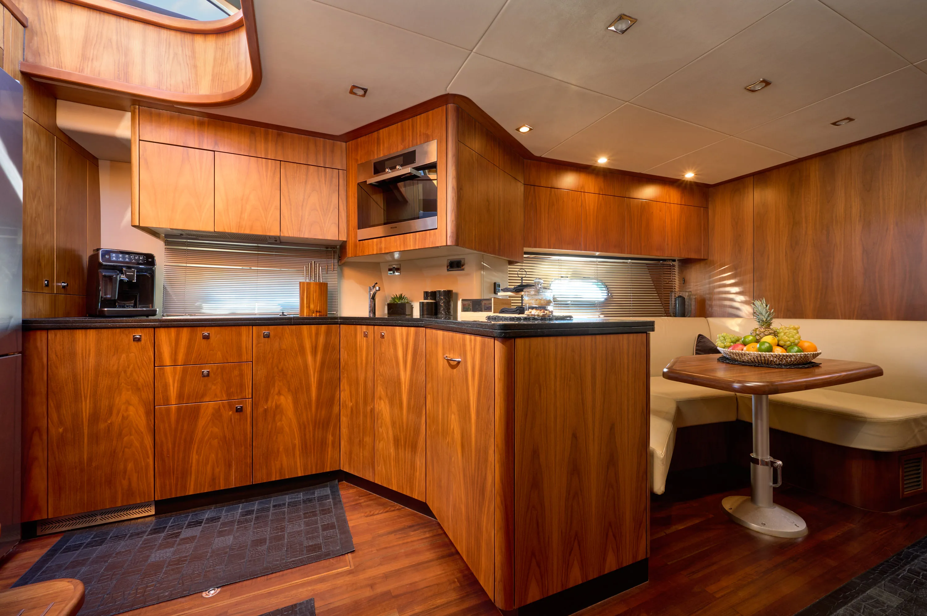 Sunseeker Predator 72 Ghost — yacht photo 24