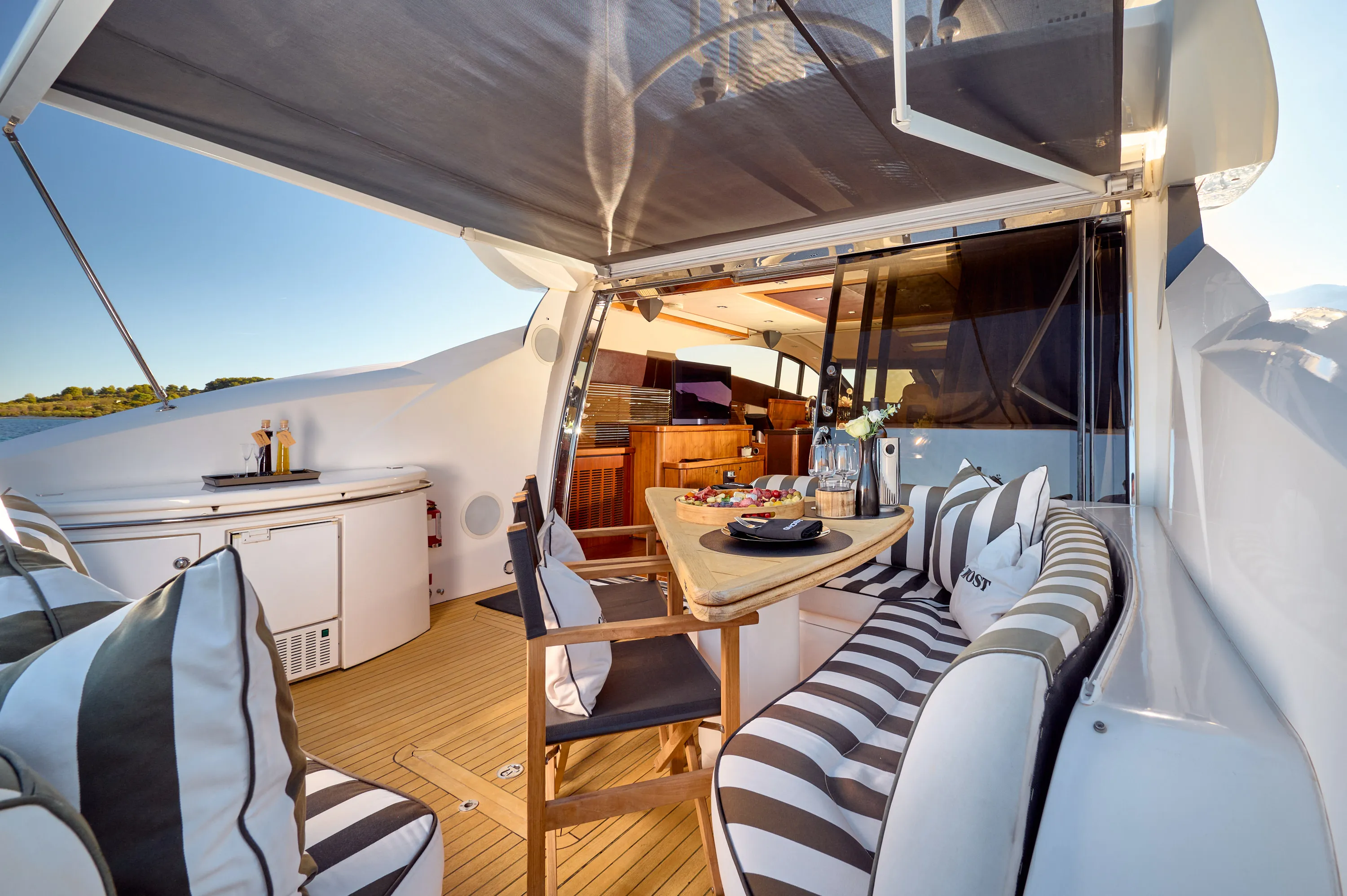 Sunseeker Predator 72 Ghost — yacht photo 62