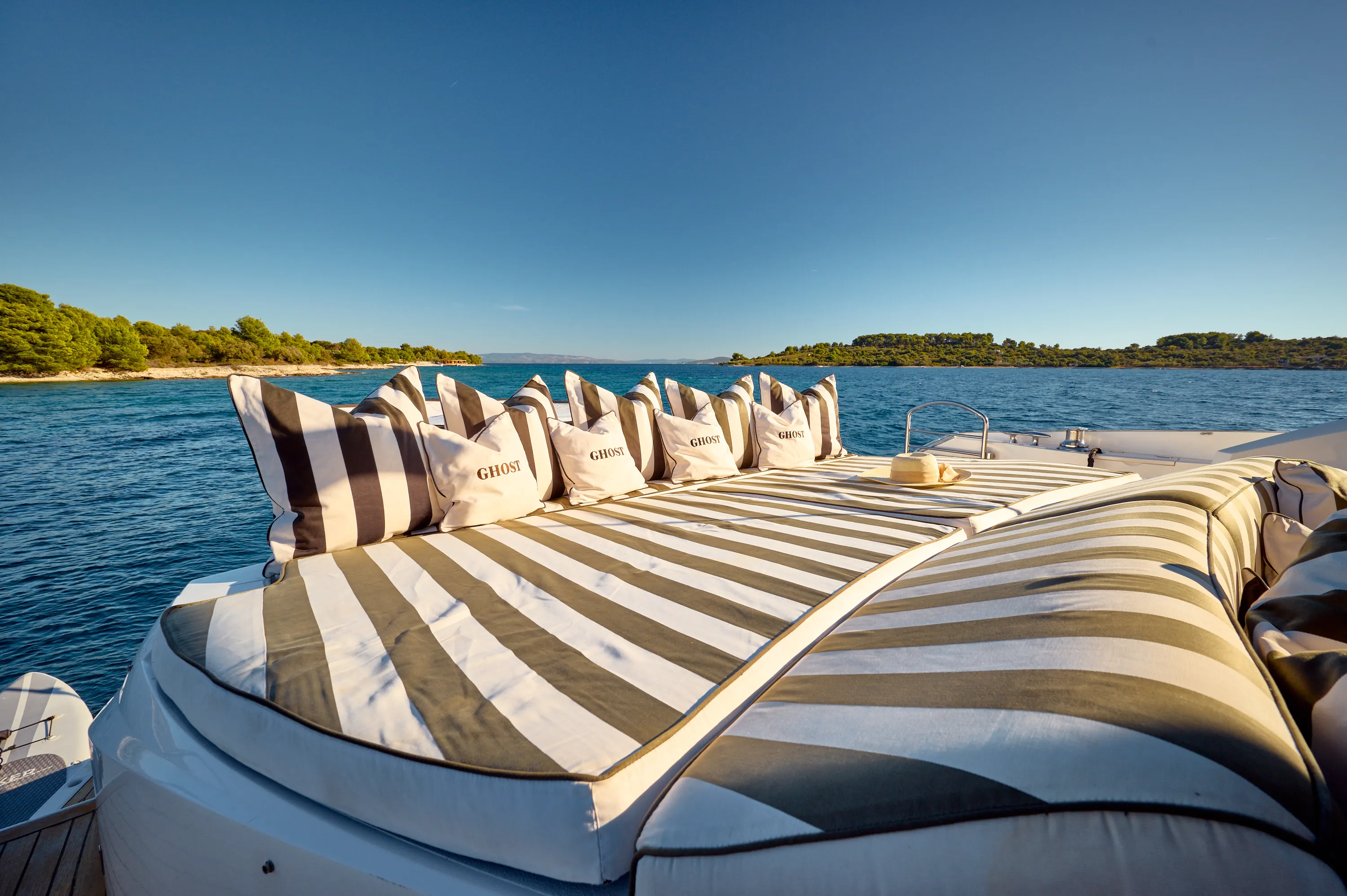Sunseeker Predator 72 Ghost — yacht photo 51