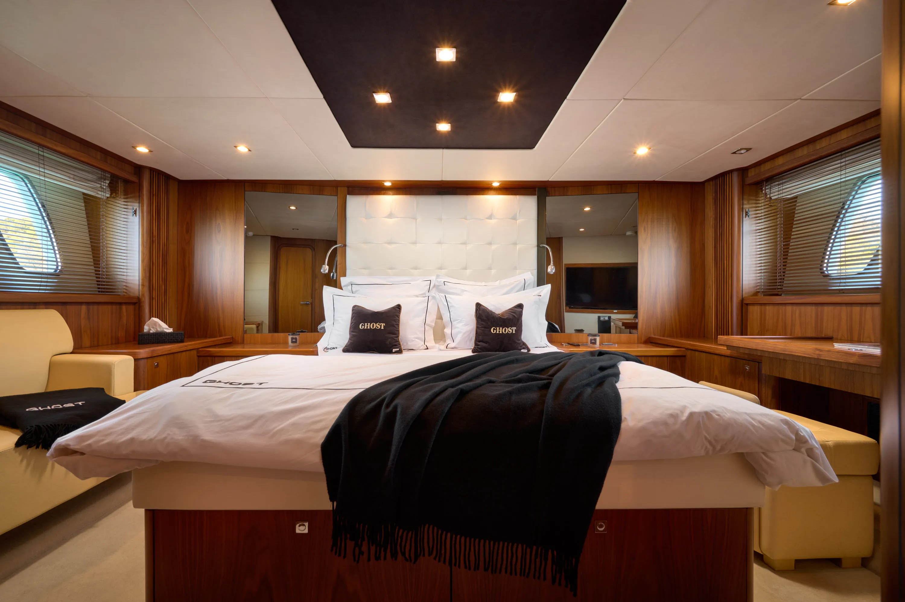 Sunseeker Predator 72 Ghost — yacht photo 3