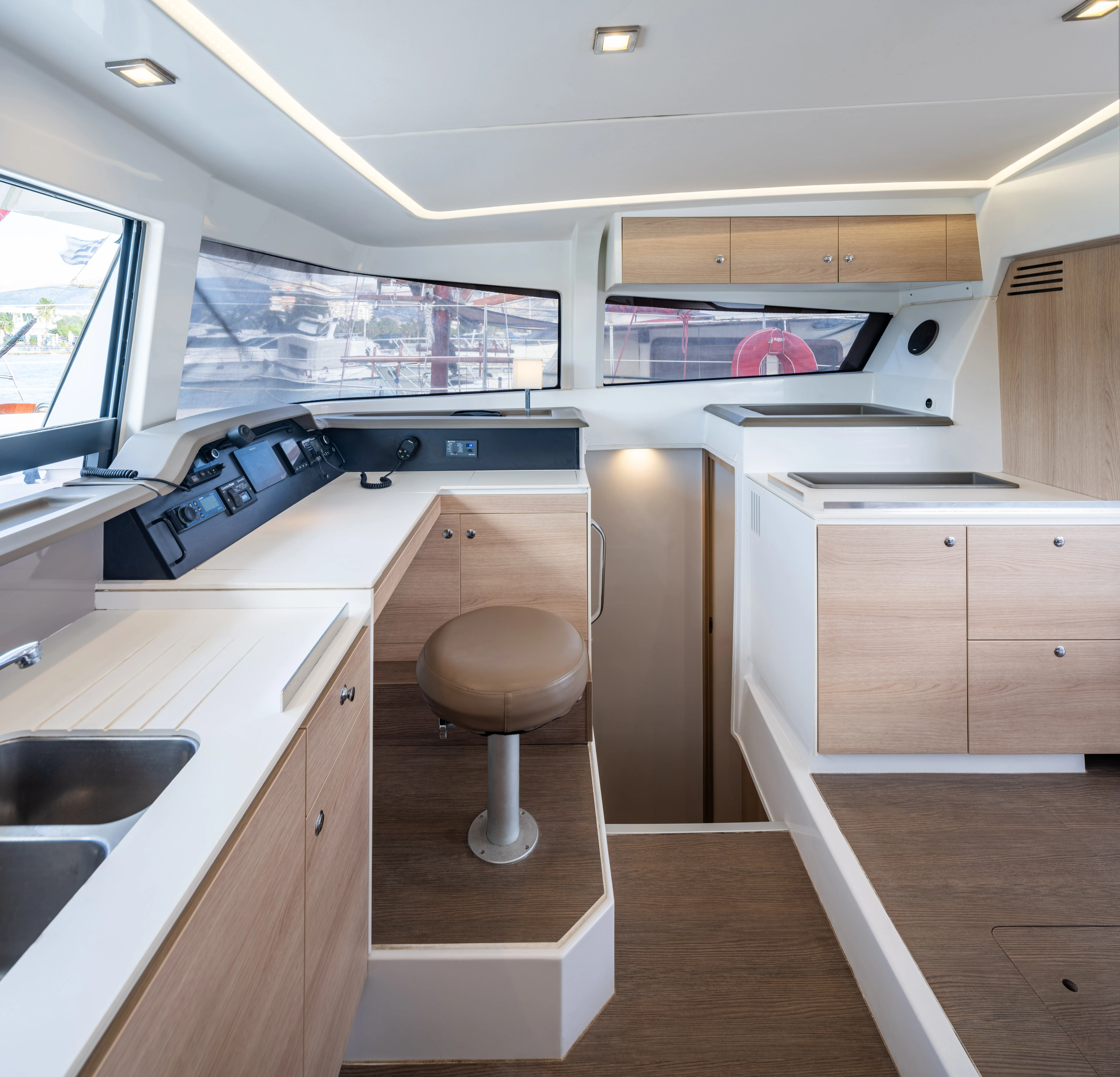 Bali 4.1 Theros — yacht photo 42