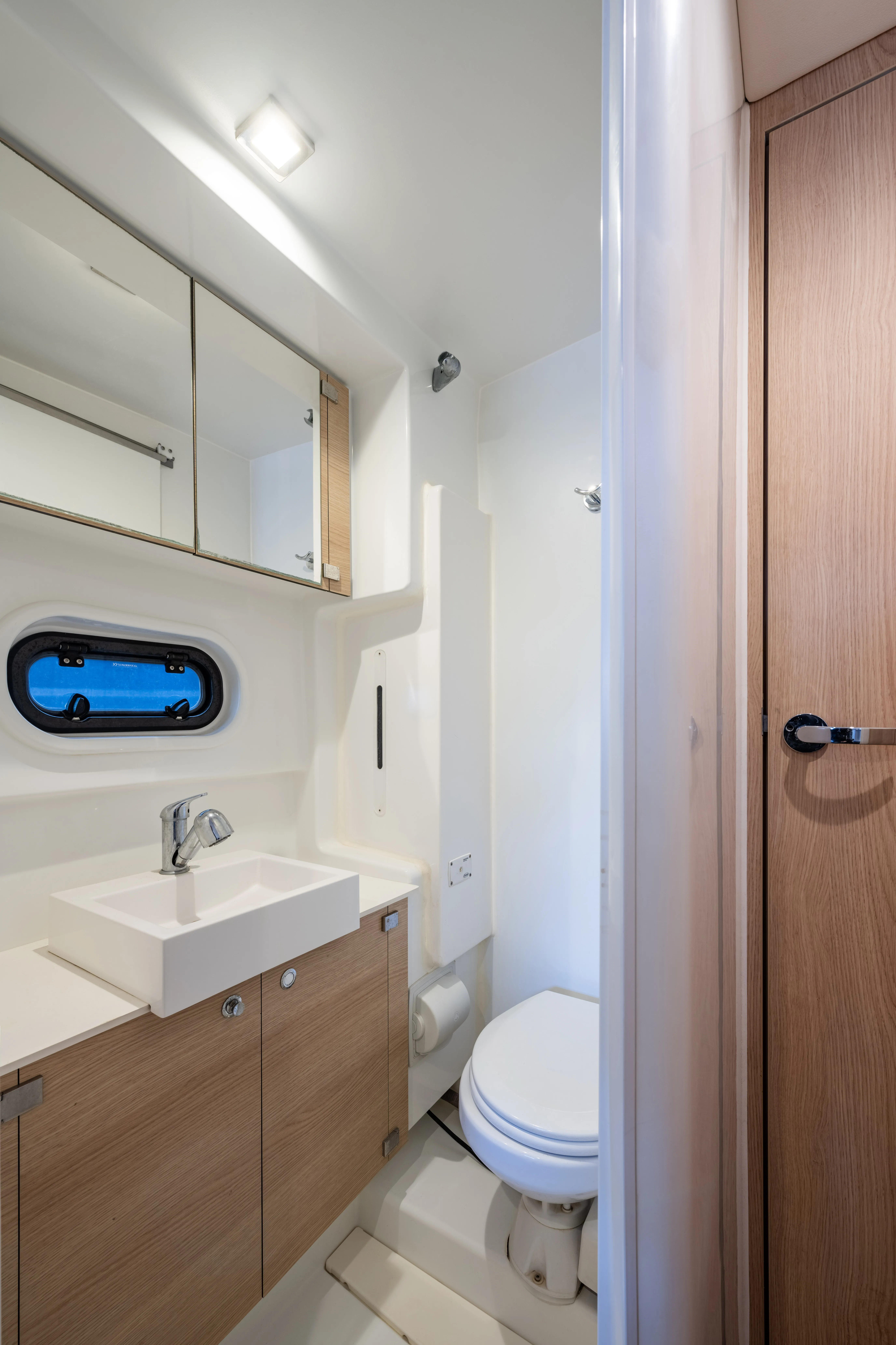 Bali 4.1 Theros — yacht photo 38