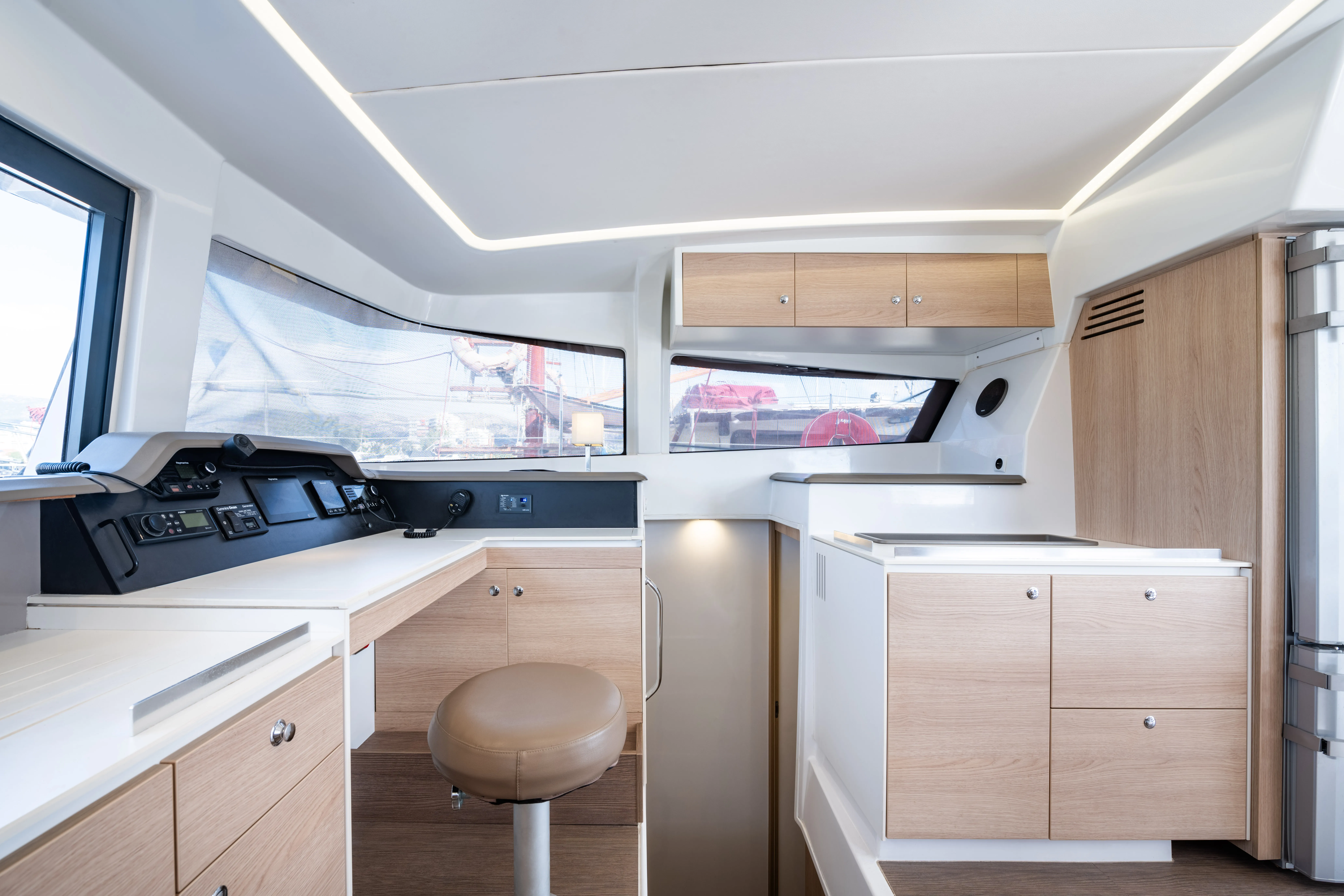 Bali 4.1 Theros — yacht photo 43