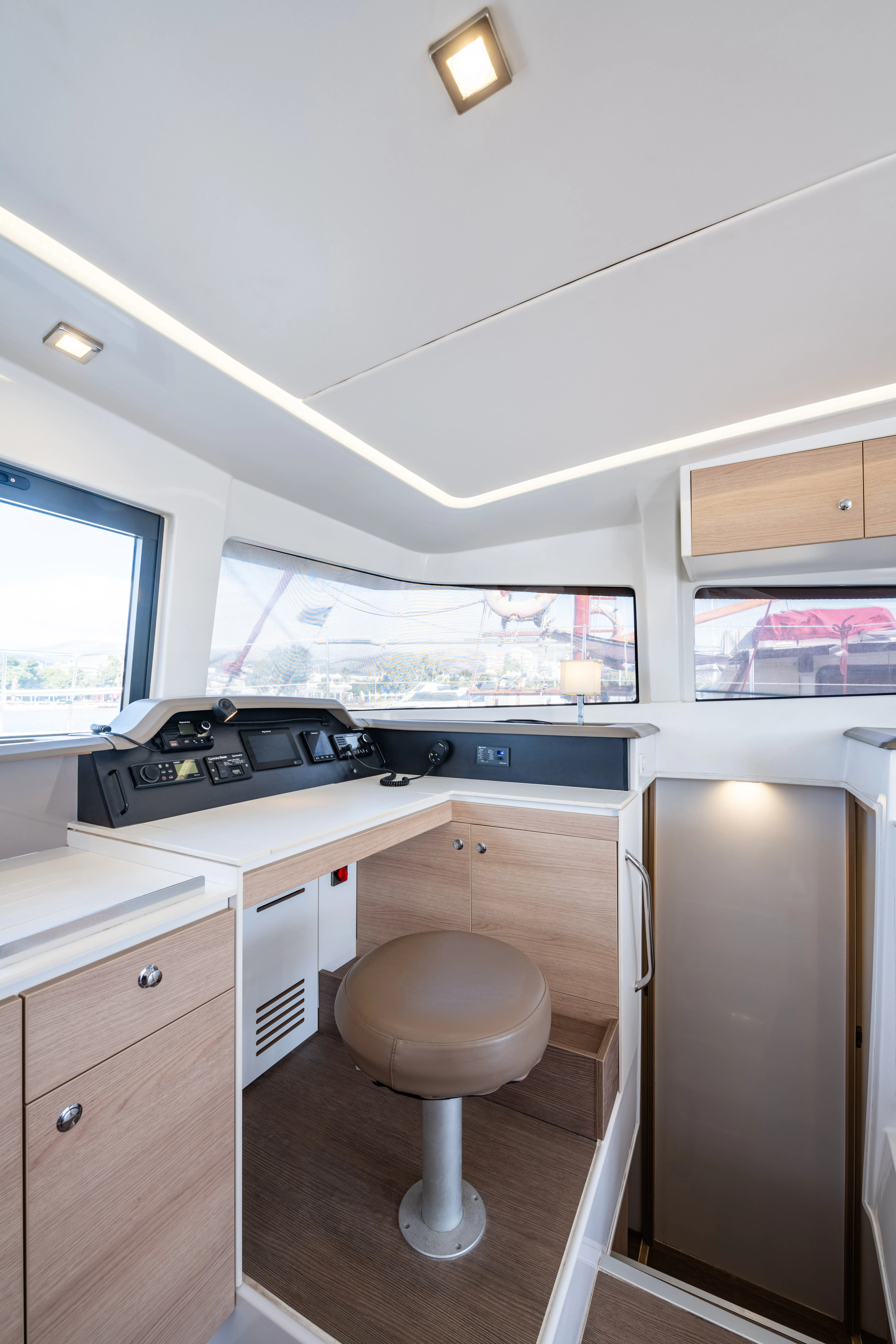 Bali 4.1 Theros — yacht photo 16