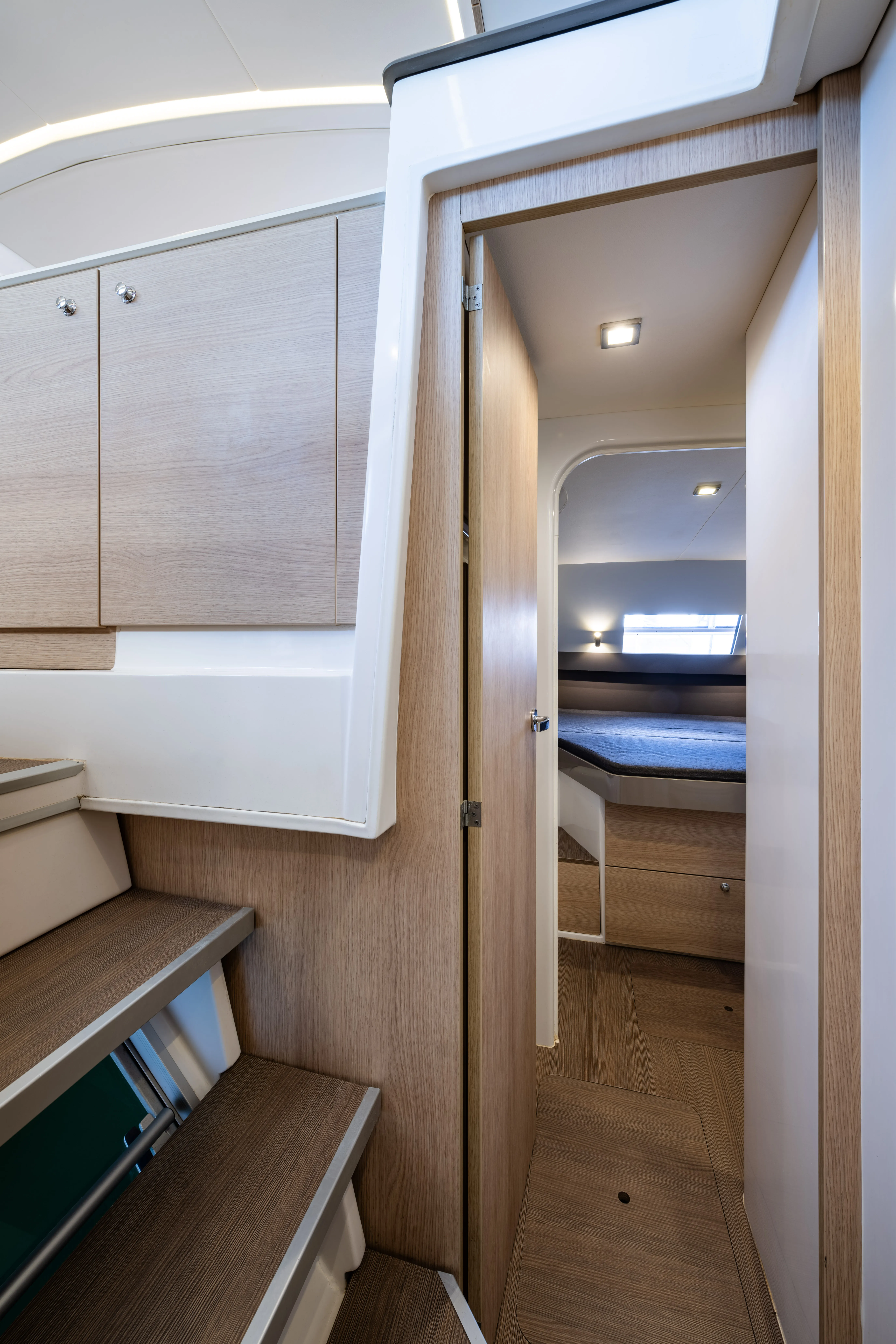 Bali 4.1 Theros — yacht photo 24