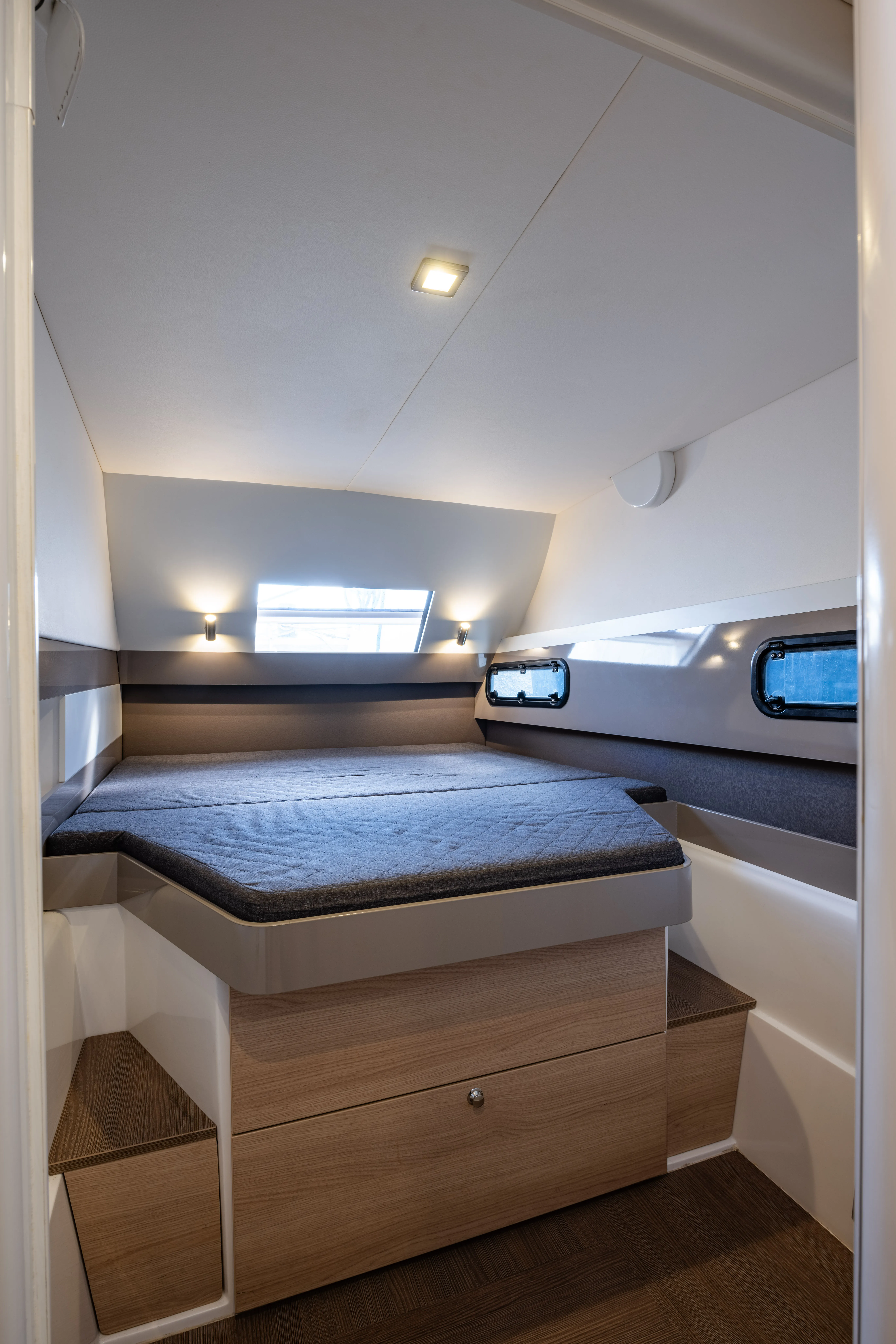 Bali 4.1 Theros — yacht photo 2