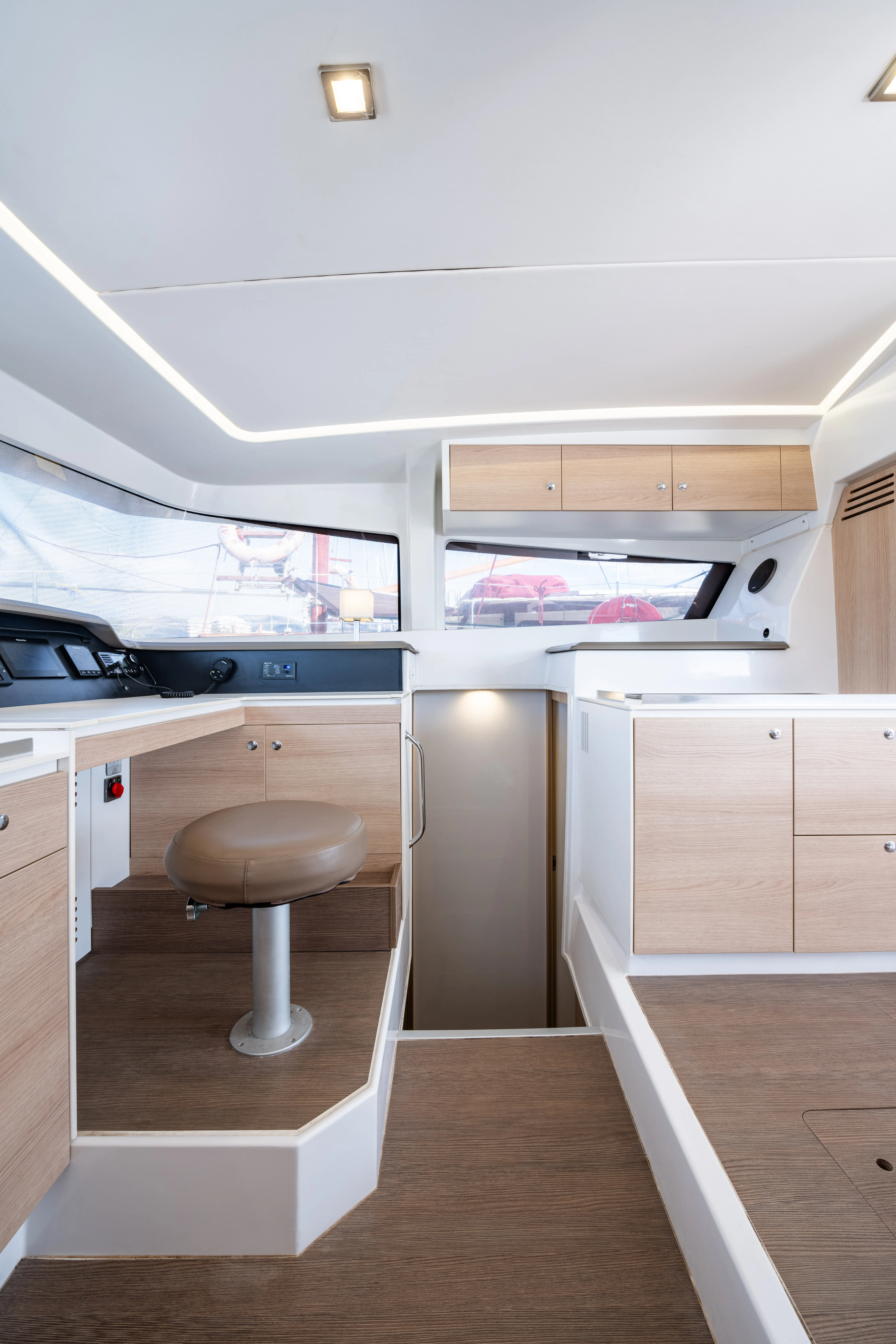 Bali 4.1 Theros — yacht photo 3