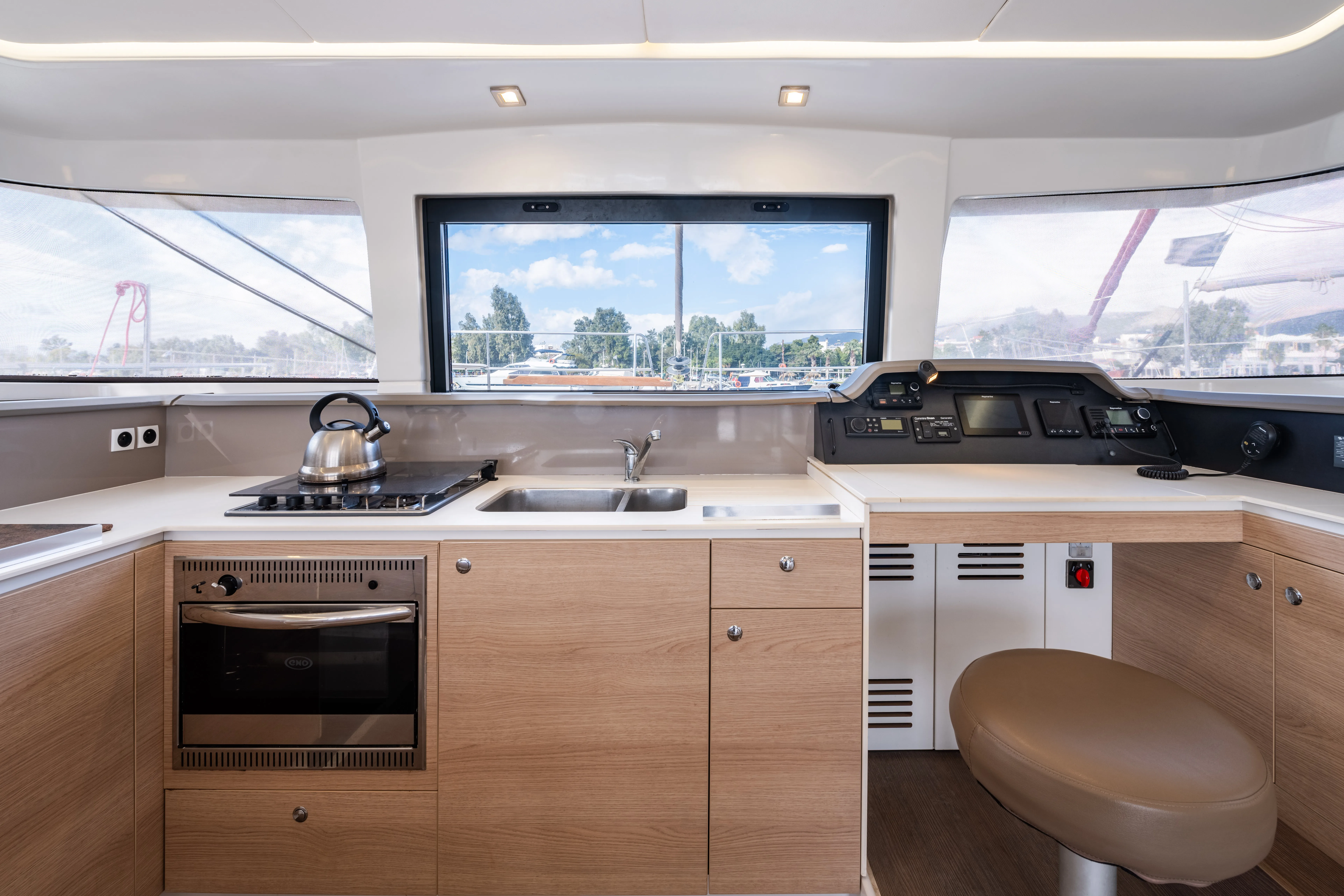 Bali 4.1 Theros — yacht photo 10