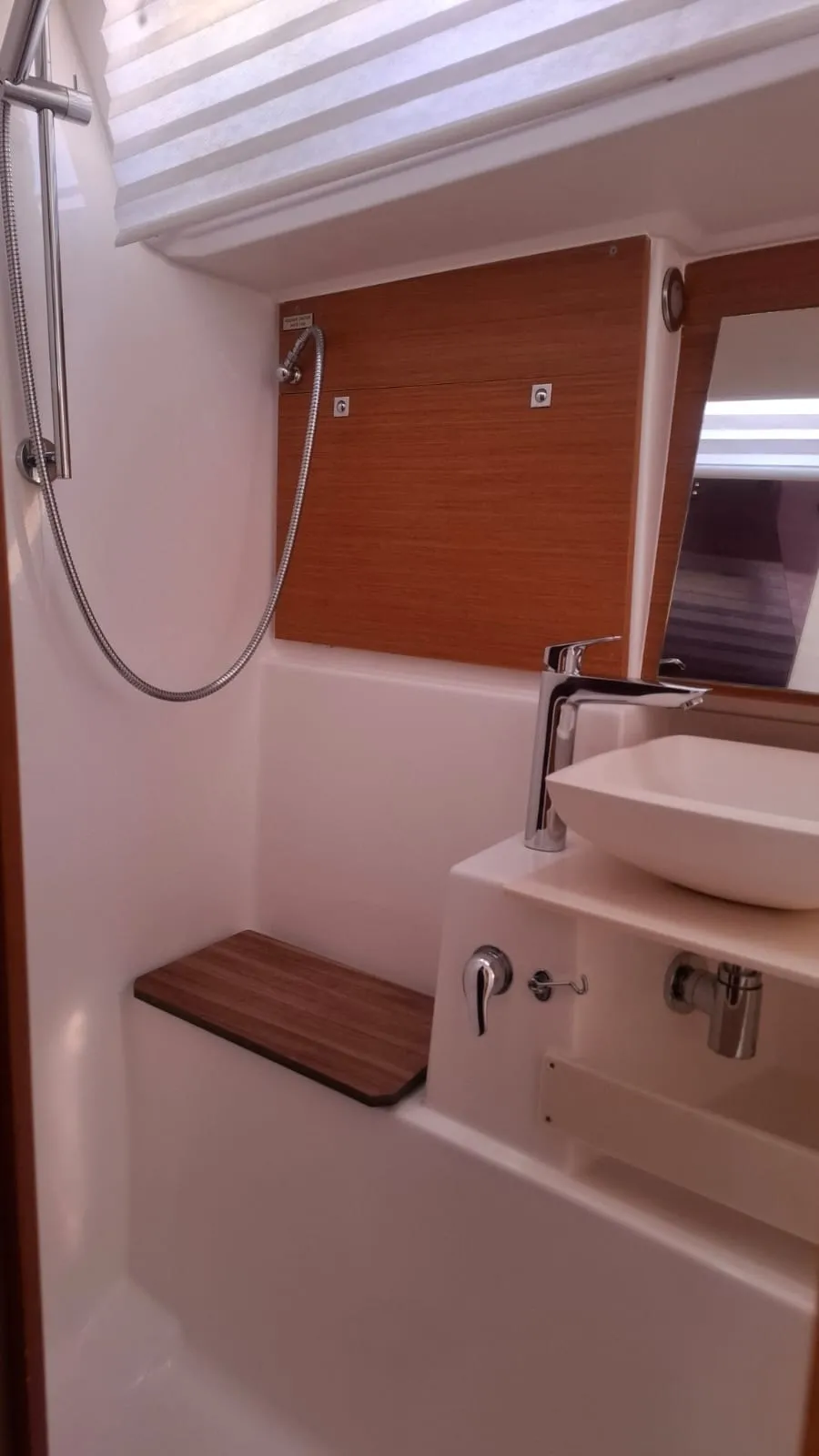 Dufour 430 Ventotene — yacht photo 11