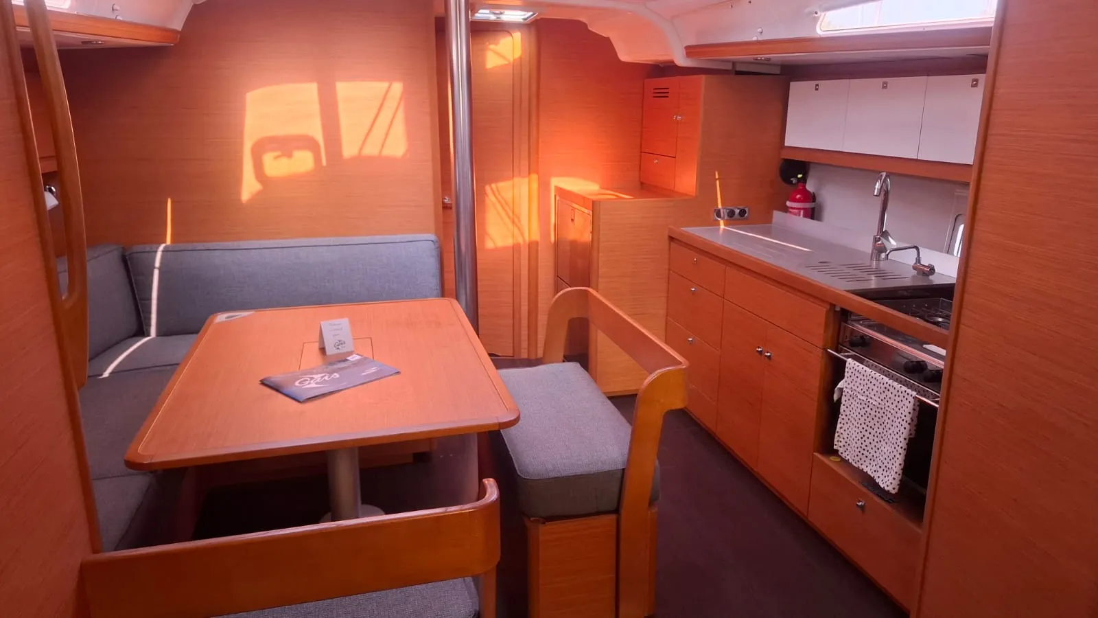 Dufour 430 Ventotene — yacht photo 8