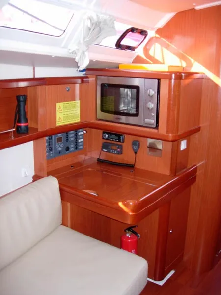 Oceanis 37 Tristaina — foto dello yacht n. 2