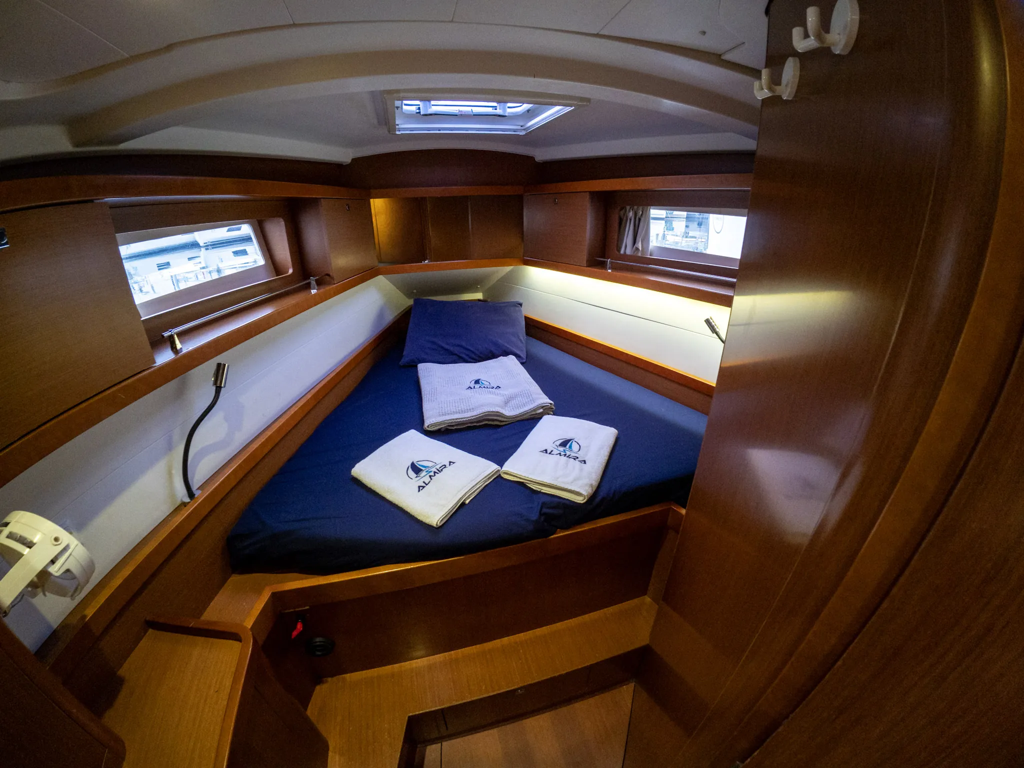 Oceanis 41 Tina — фотография яхты 8