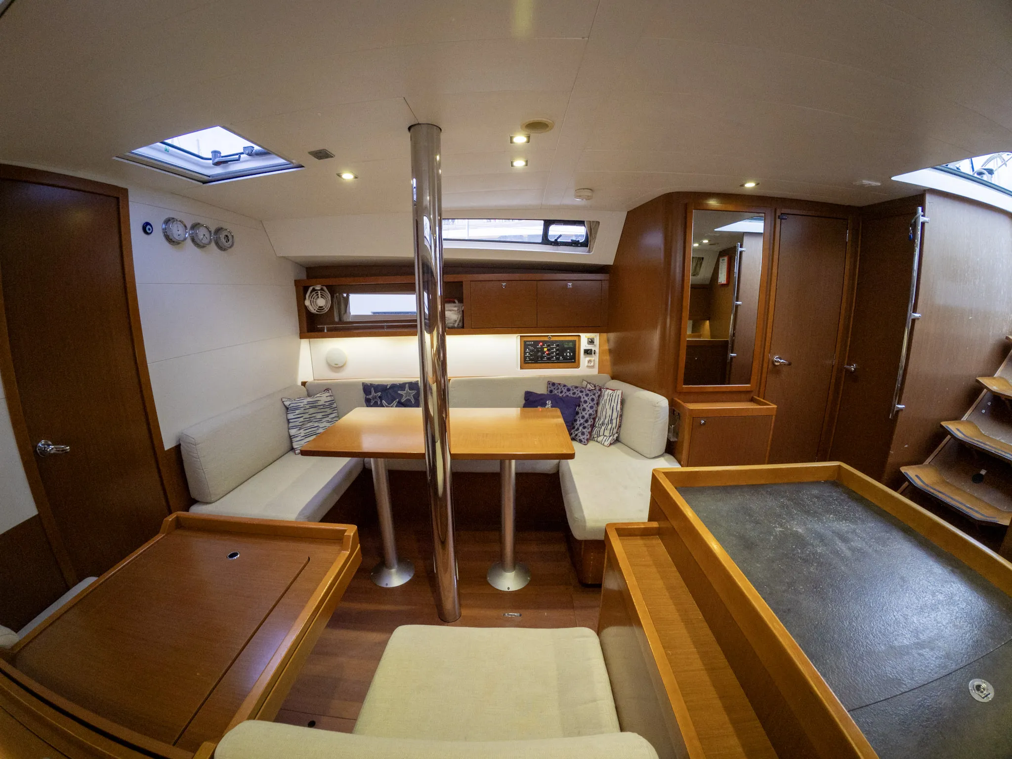 Oceanis 41 Tina — фотография яхты 10