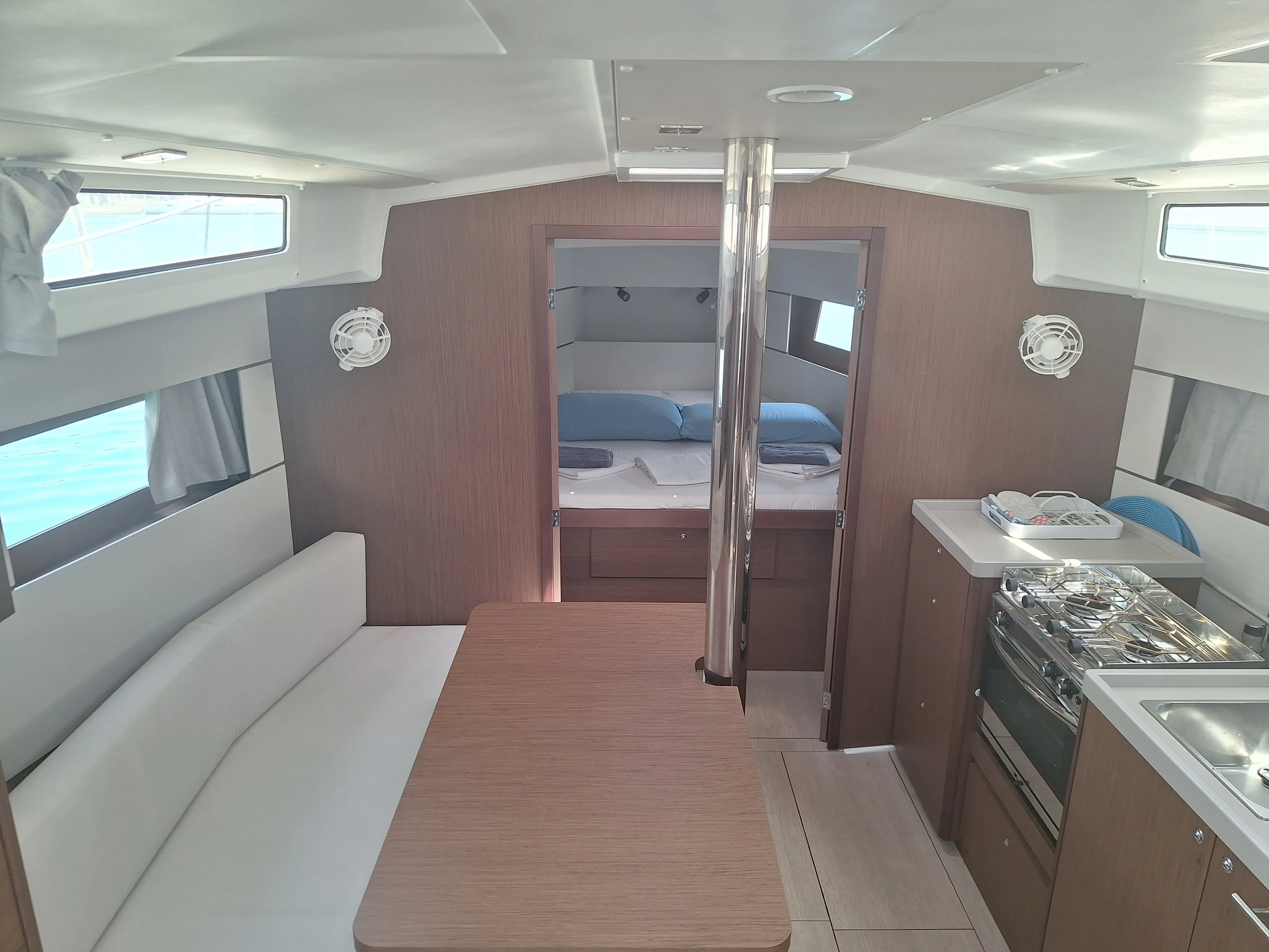Oceanis 38.1 Pura Vida — фотография яхты 2