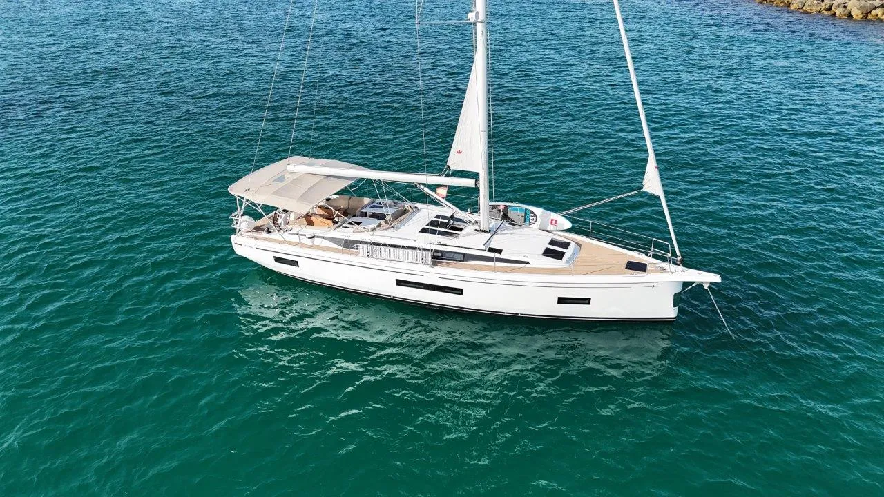 Bavaria C46 TOPAZ — фотография яхты 35