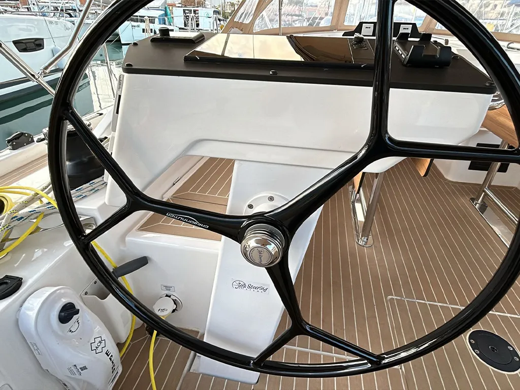Bavaria C46 TOPAZ — фотография яхты 25