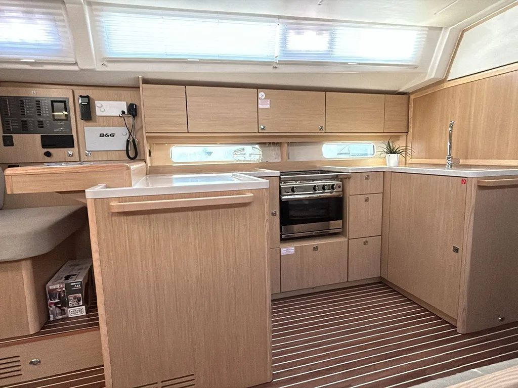 Bavaria C46 TOPAZ — фотография яхты 11