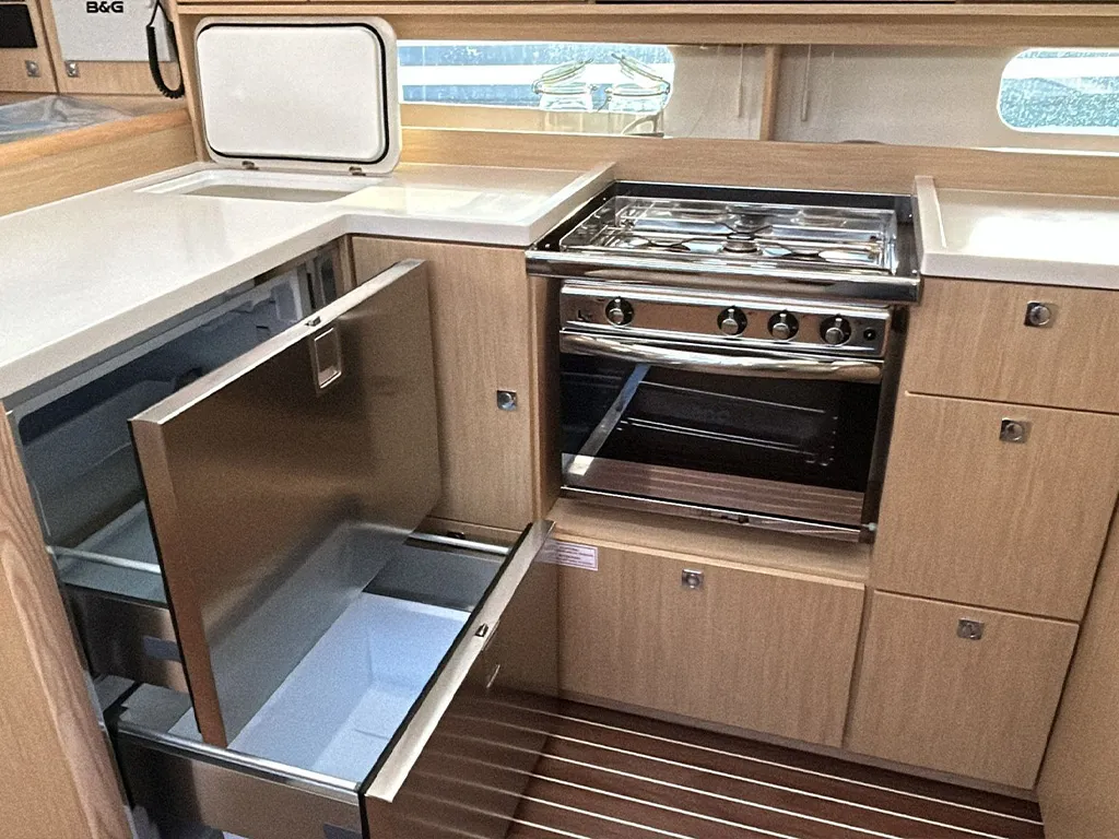 Bavaria C46 TOPAZ — фотография яхты 23