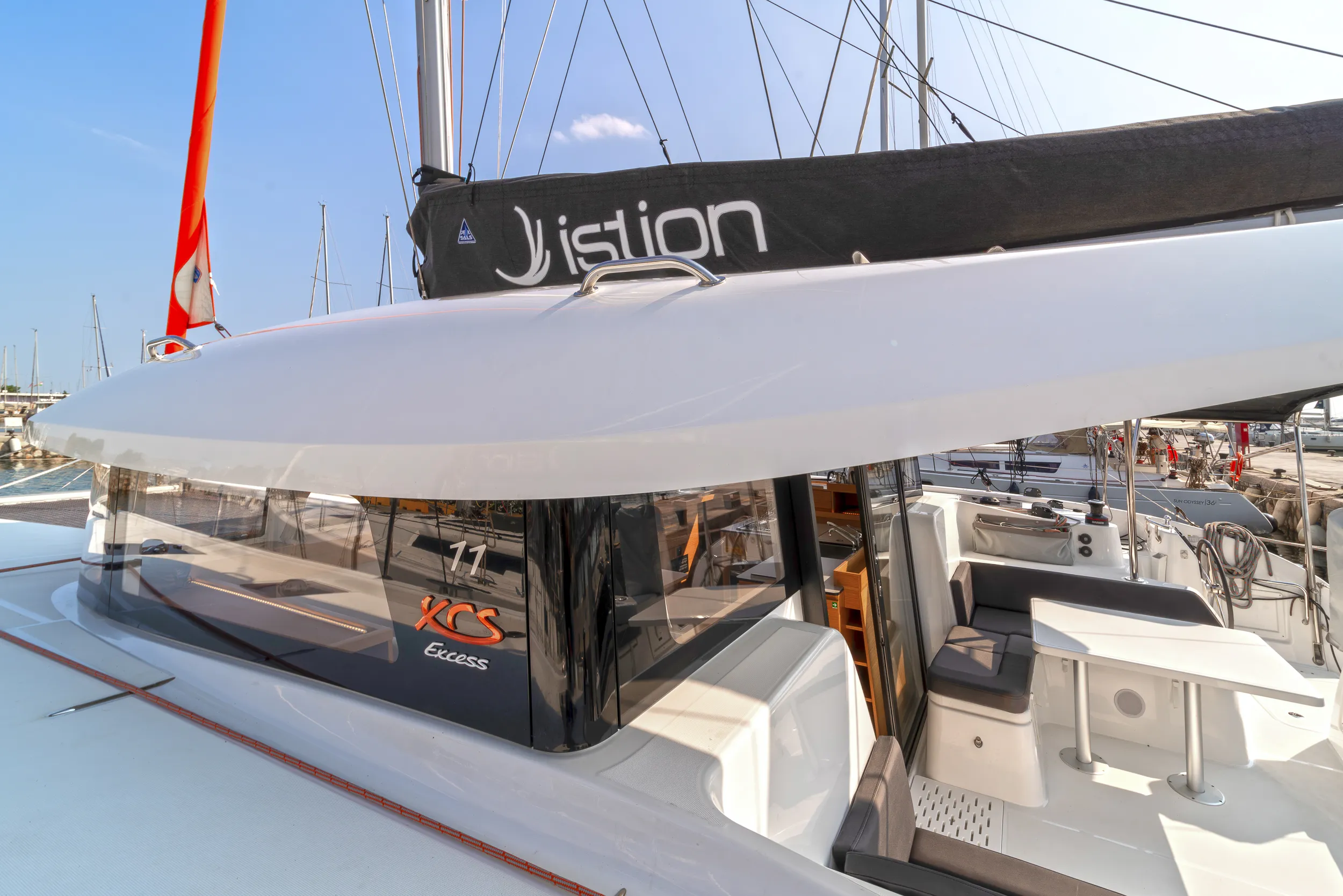 Excess 11 One Kiss — yacht photo 11