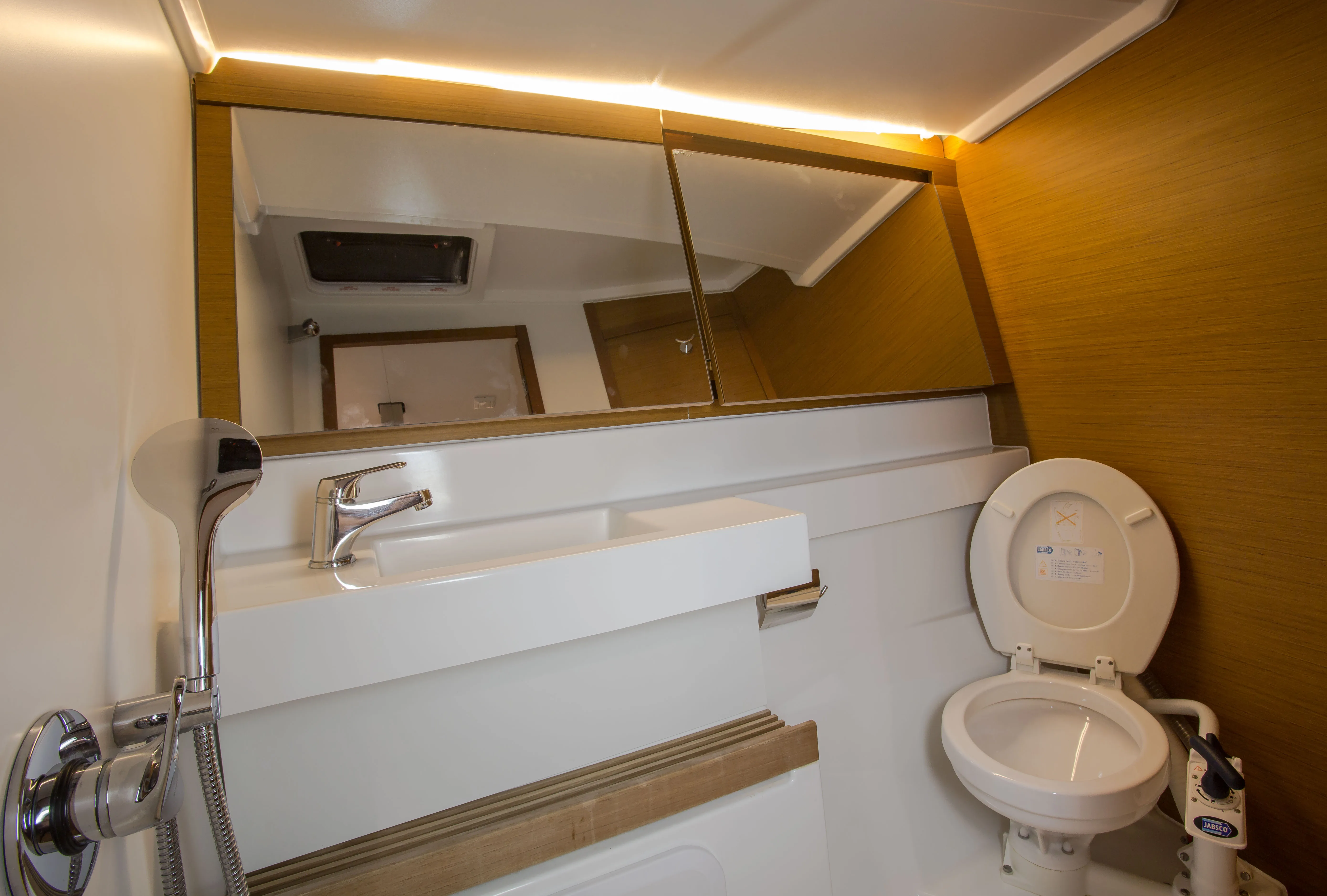 Sun Odyssey 440 Deep Water — jahtikuva 2