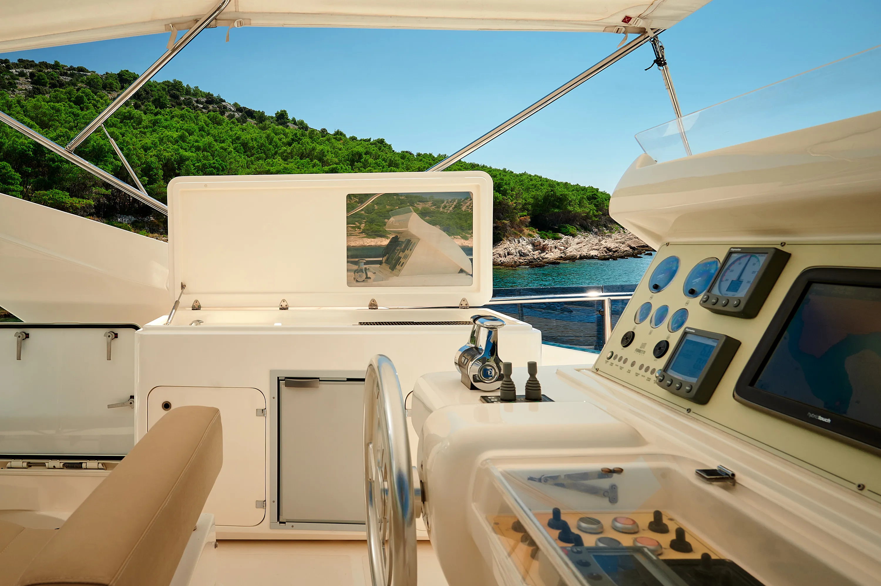 Ferretti 730 Stella d'Oro — jahifoto 2