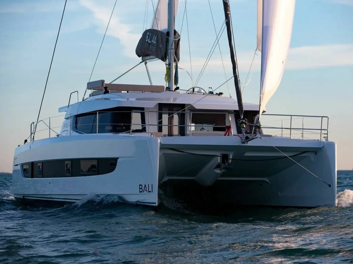 Bali 4.4 OLIVIA — yacht photo 2