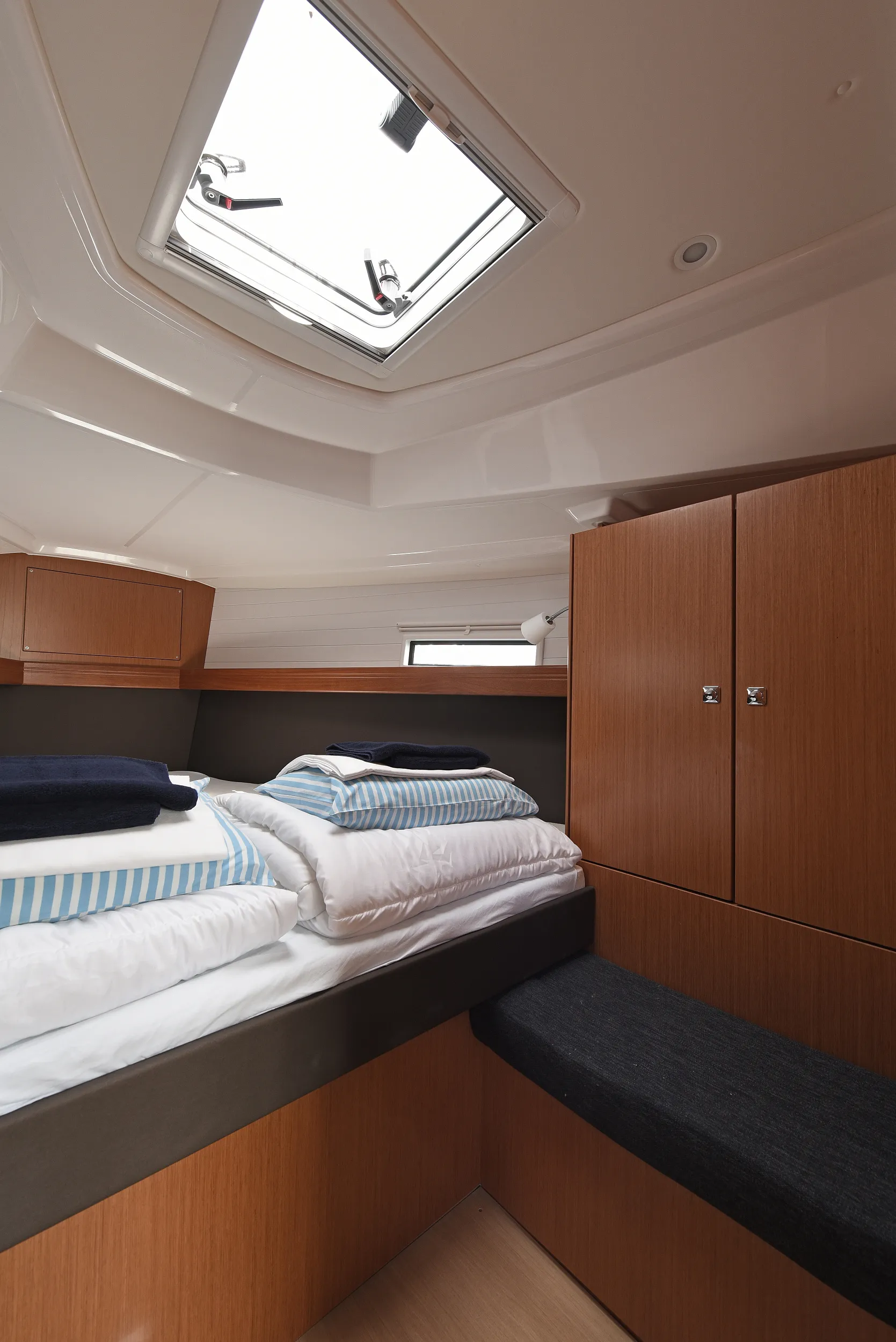 Bavaria Cruiser 37 Nancy — снимка на яхтата 2
