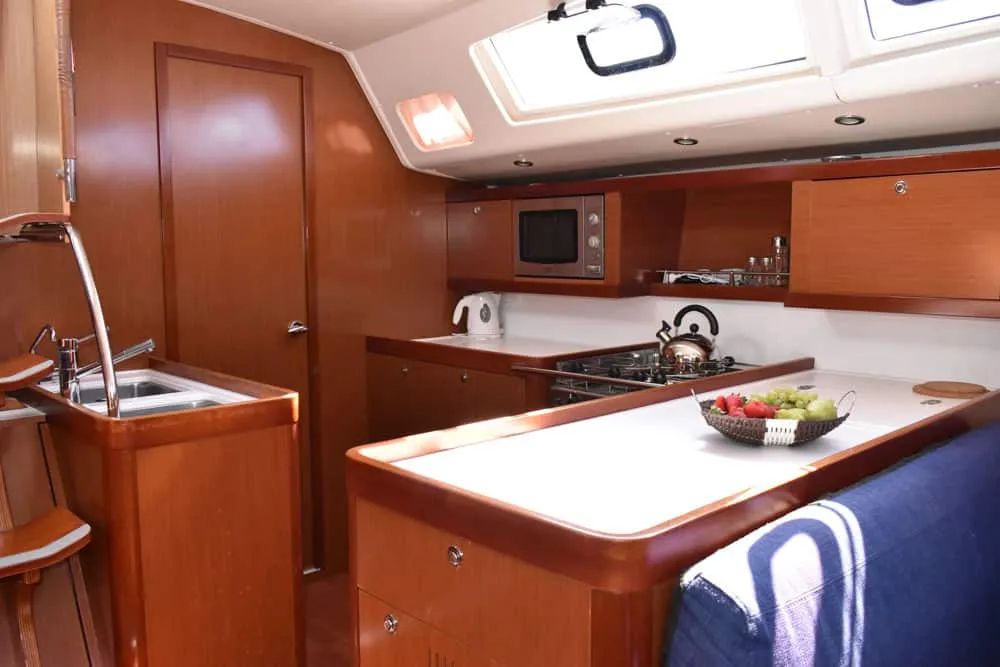 Oceanis 54 Angelina — фотография яхты 12