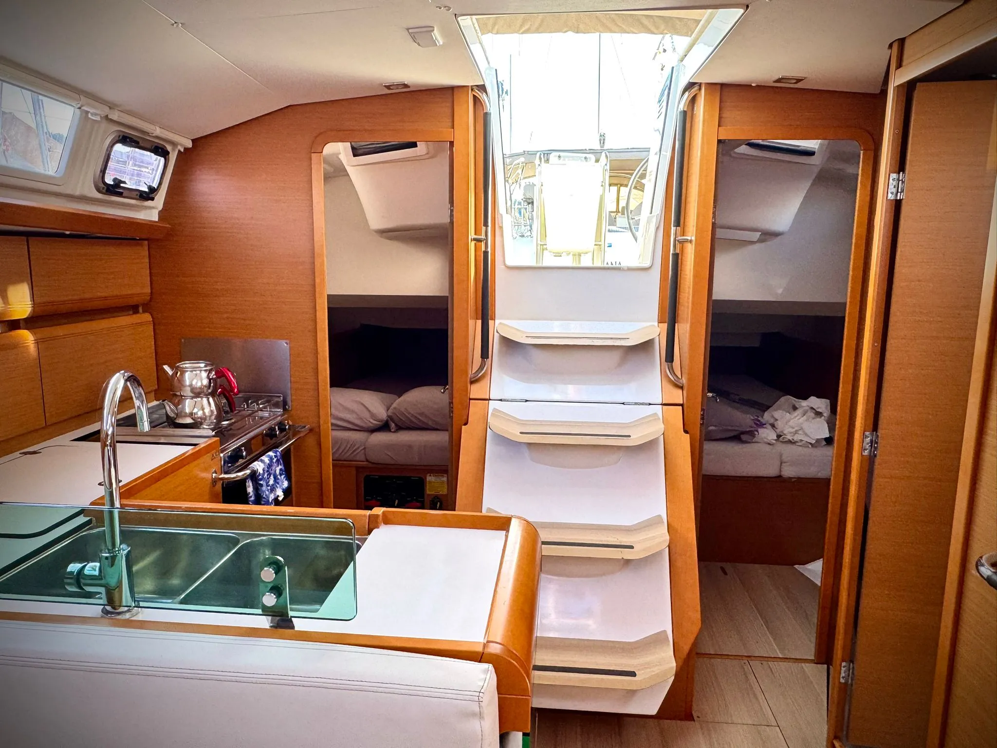 Sun Odyssey 419 Foxy — фотография яхты 6