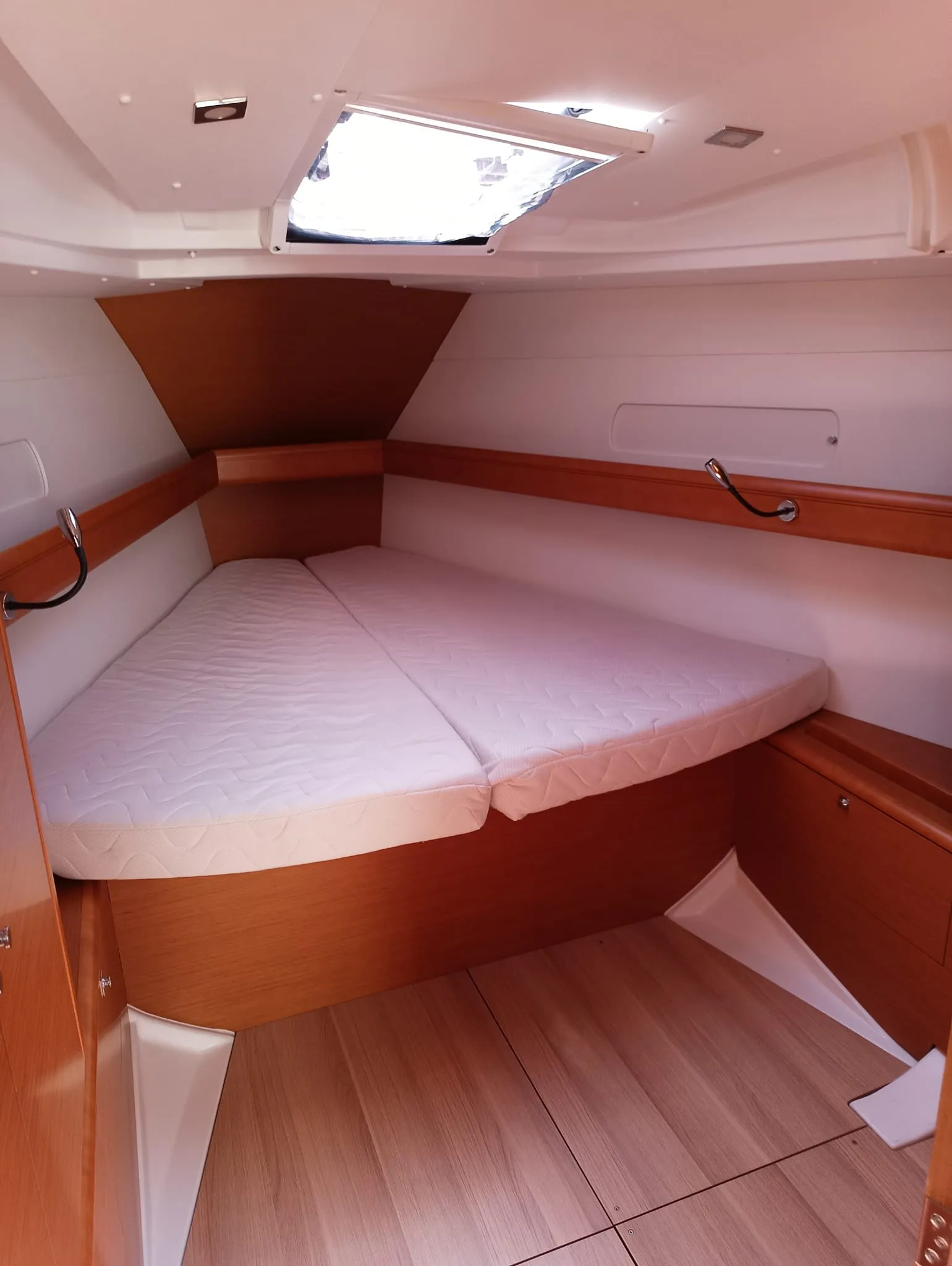 Sun Odyssey 419 Foxy — фотография яхты 10