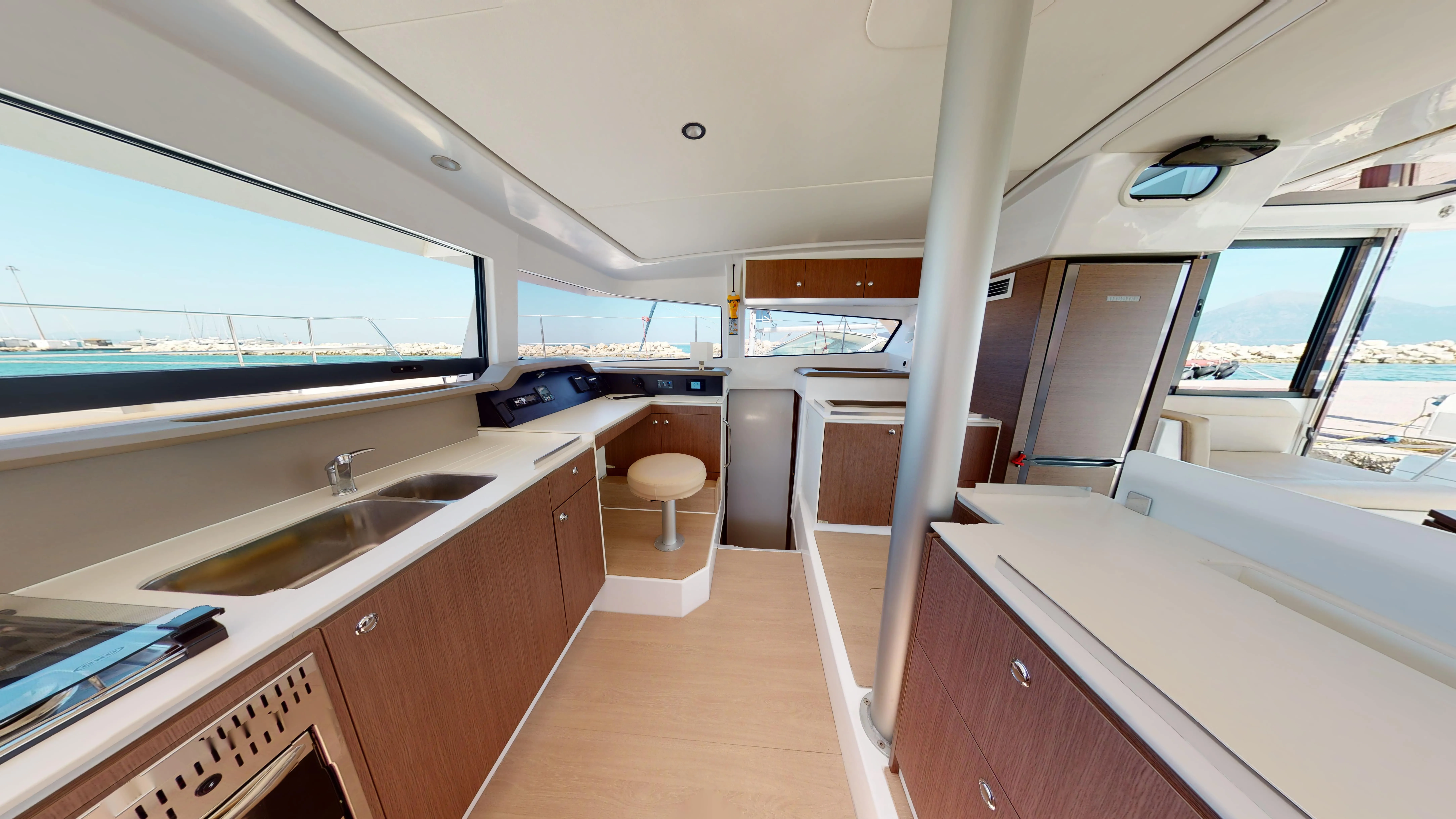 Bali 4.1 Efi — yacht photo 2
