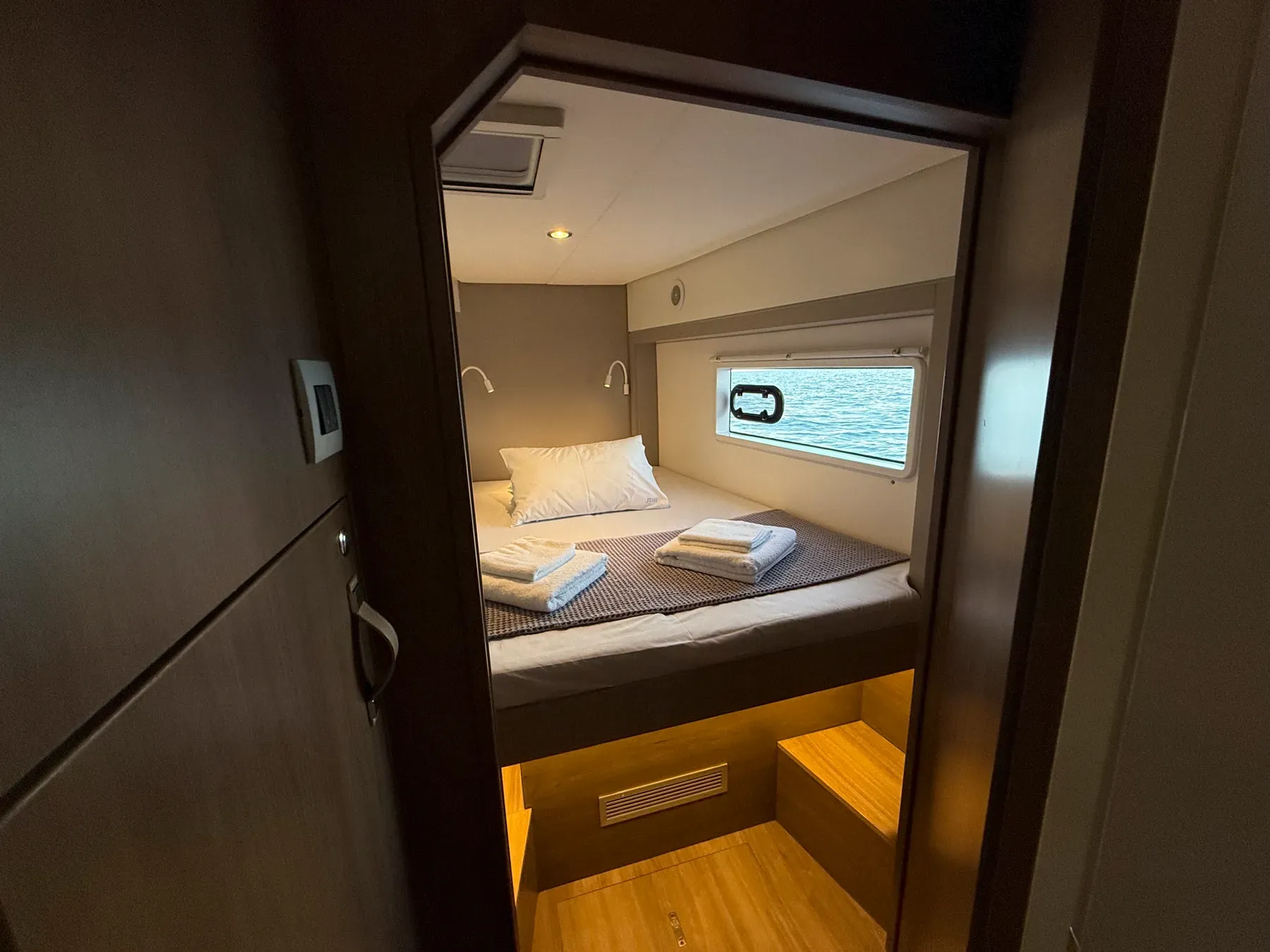 Bali 4.2 Premium — yacht photo 2
