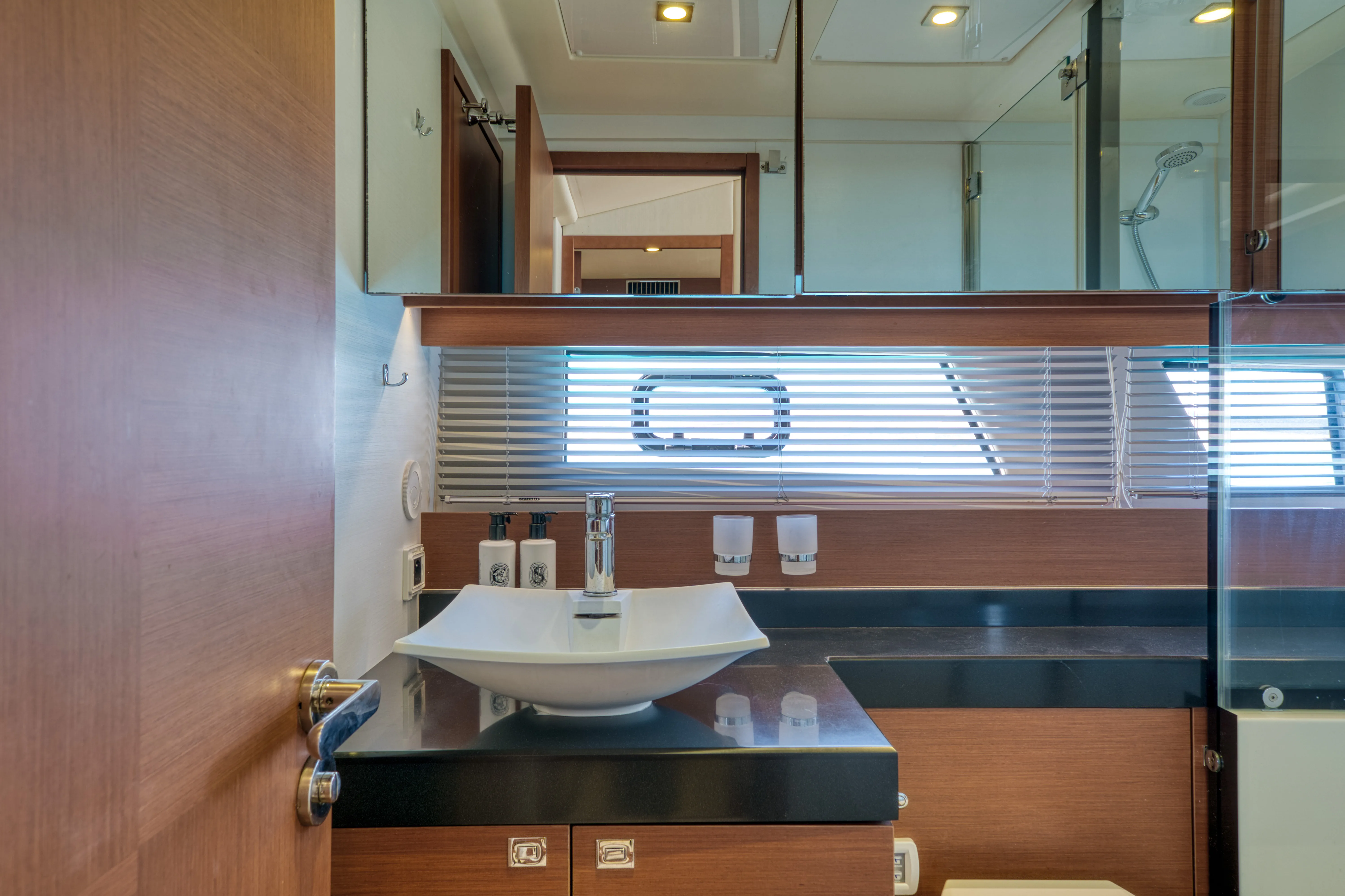 Prestige 550 Fly Maya — jahtikuva 17