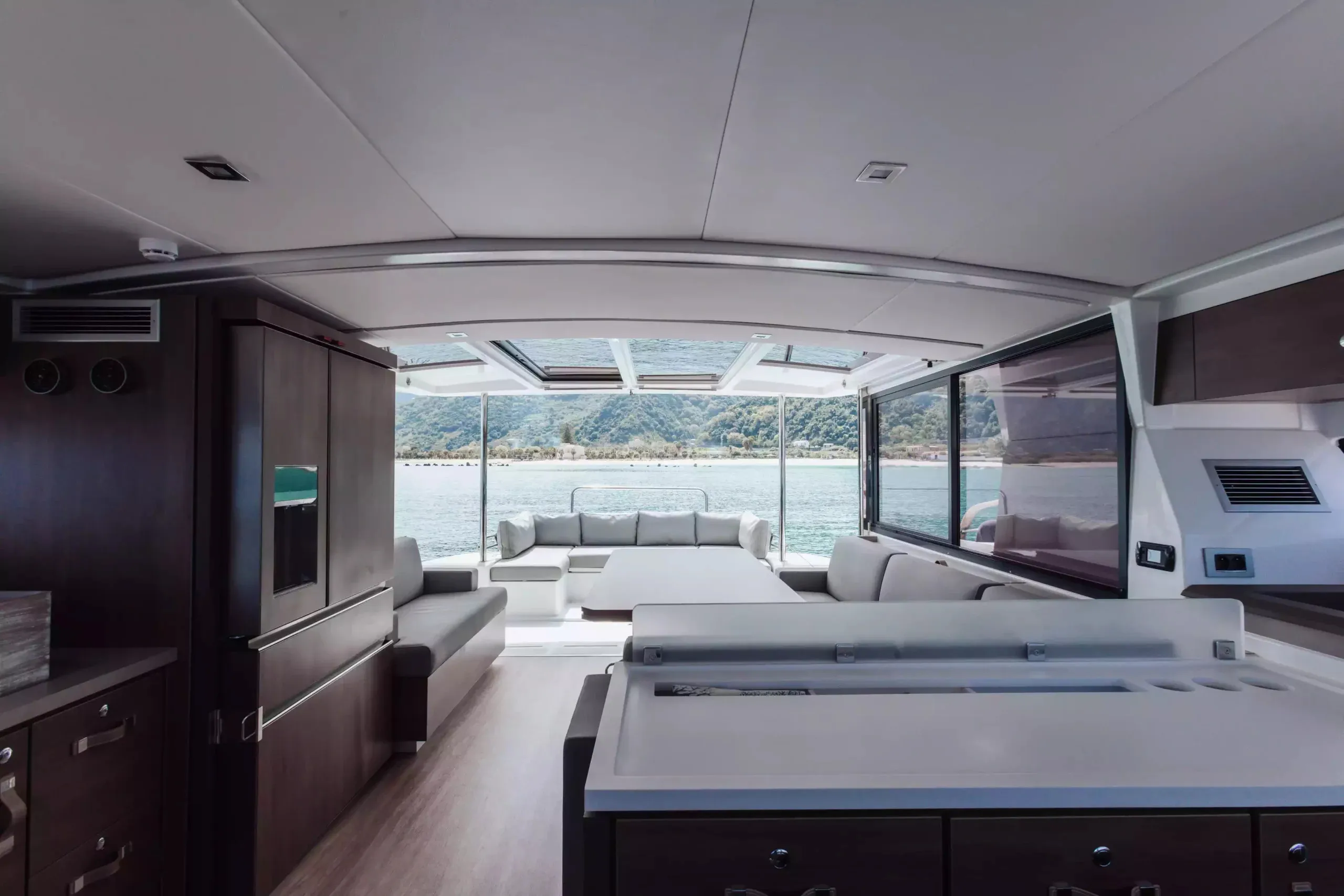 Bali 4.3 MY Tokyo — yacht photo 4