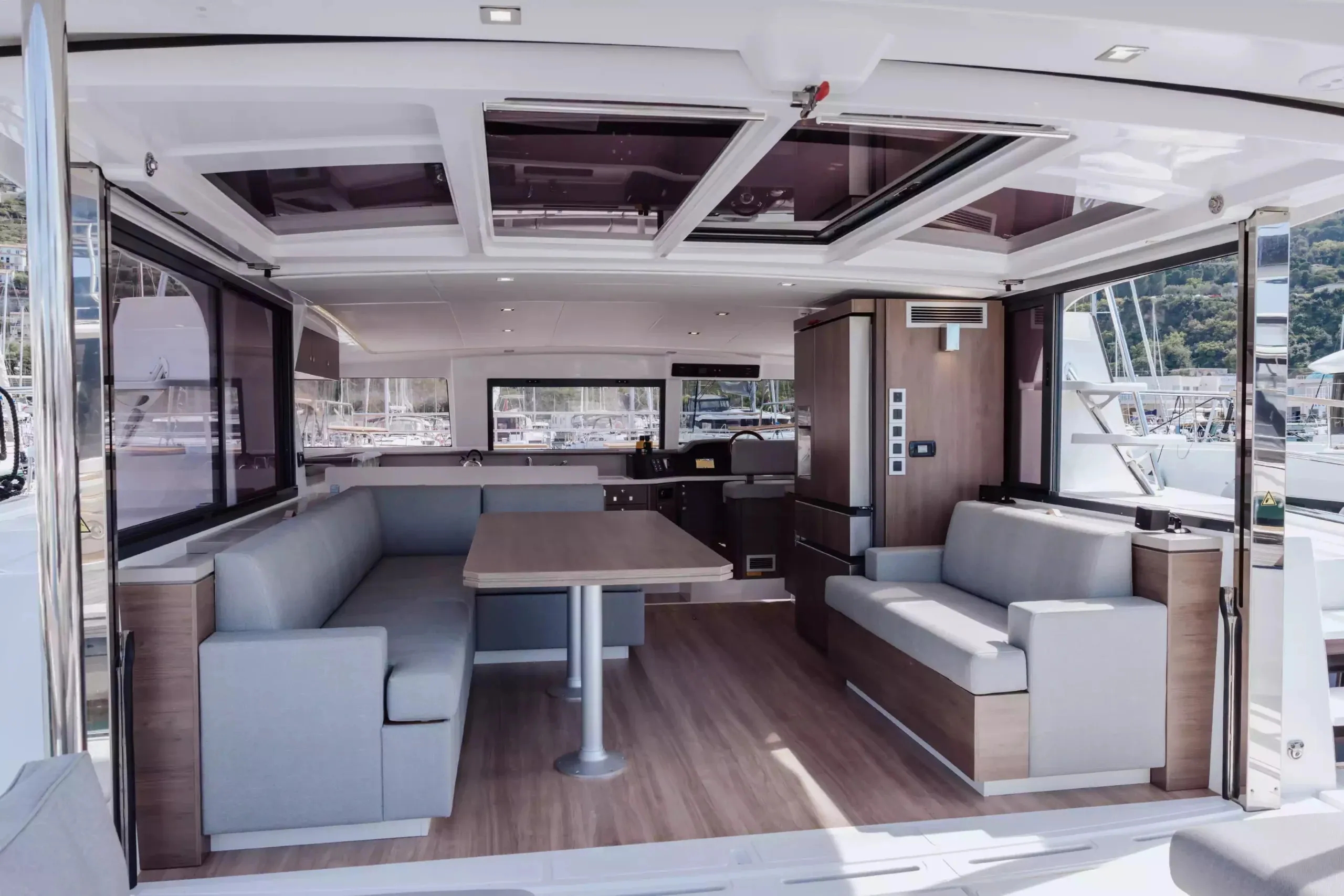 Bali 4.3 MY Tokyo — yacht photo 14