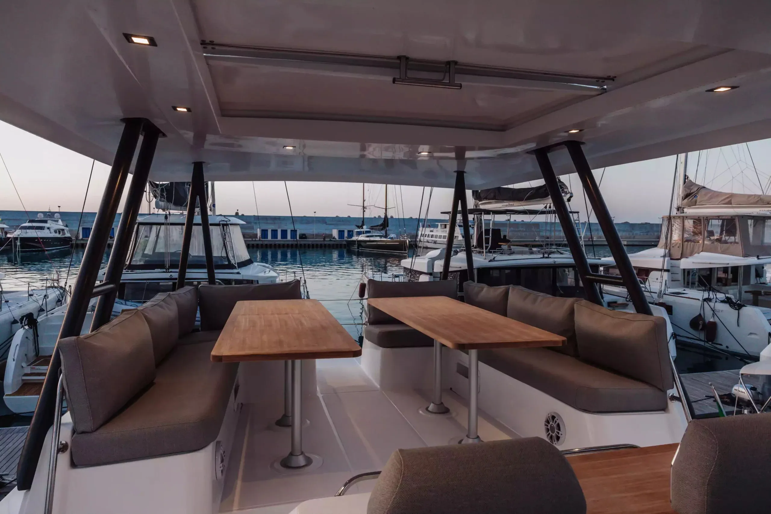 Bali 4.3 MY Tokyo — yacht photo 19