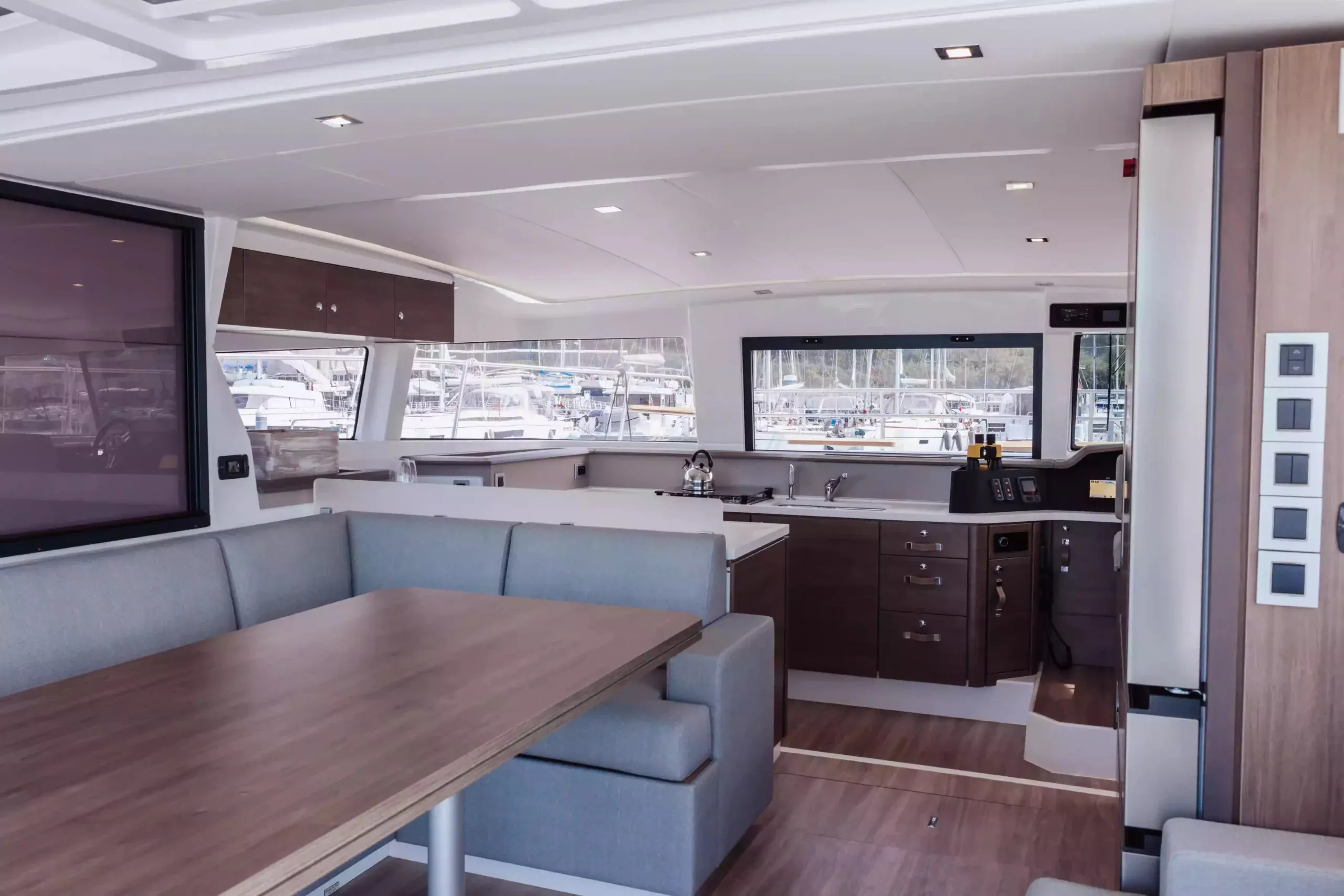 Bali 4.3 MY Tokyo — yacht photo 11