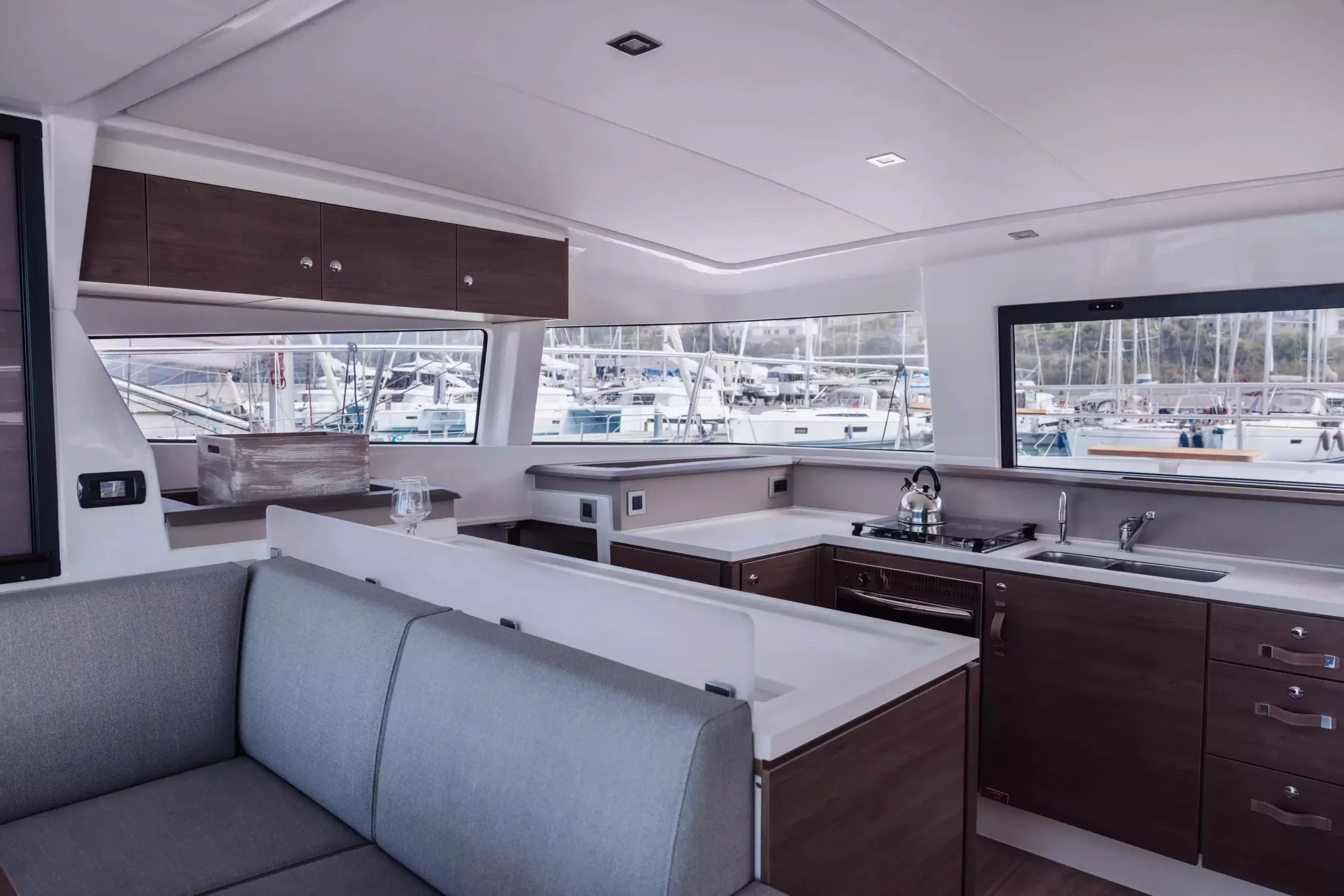 Bali 4.3 MY Tokyo — yacht photo 10