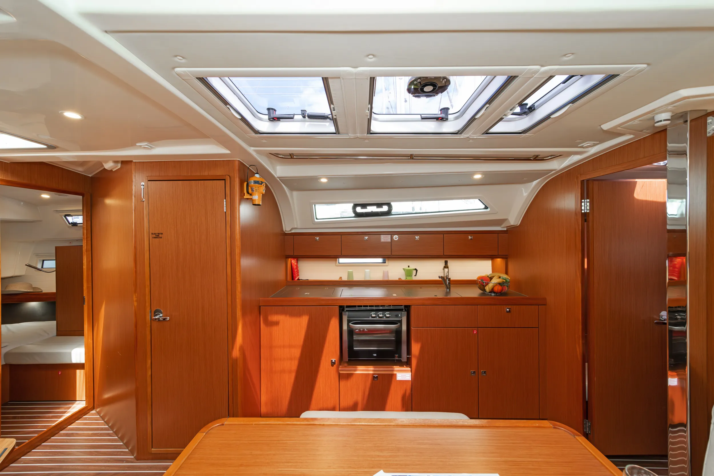 Bavaria Cruiser 41 Laertis — фотография яхты 4