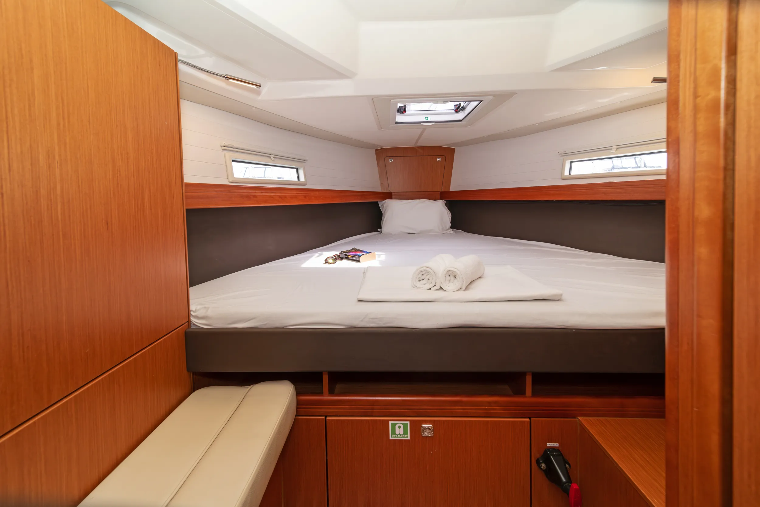 Bavaria Cruiser 41 Laertis — фотография яхты 25