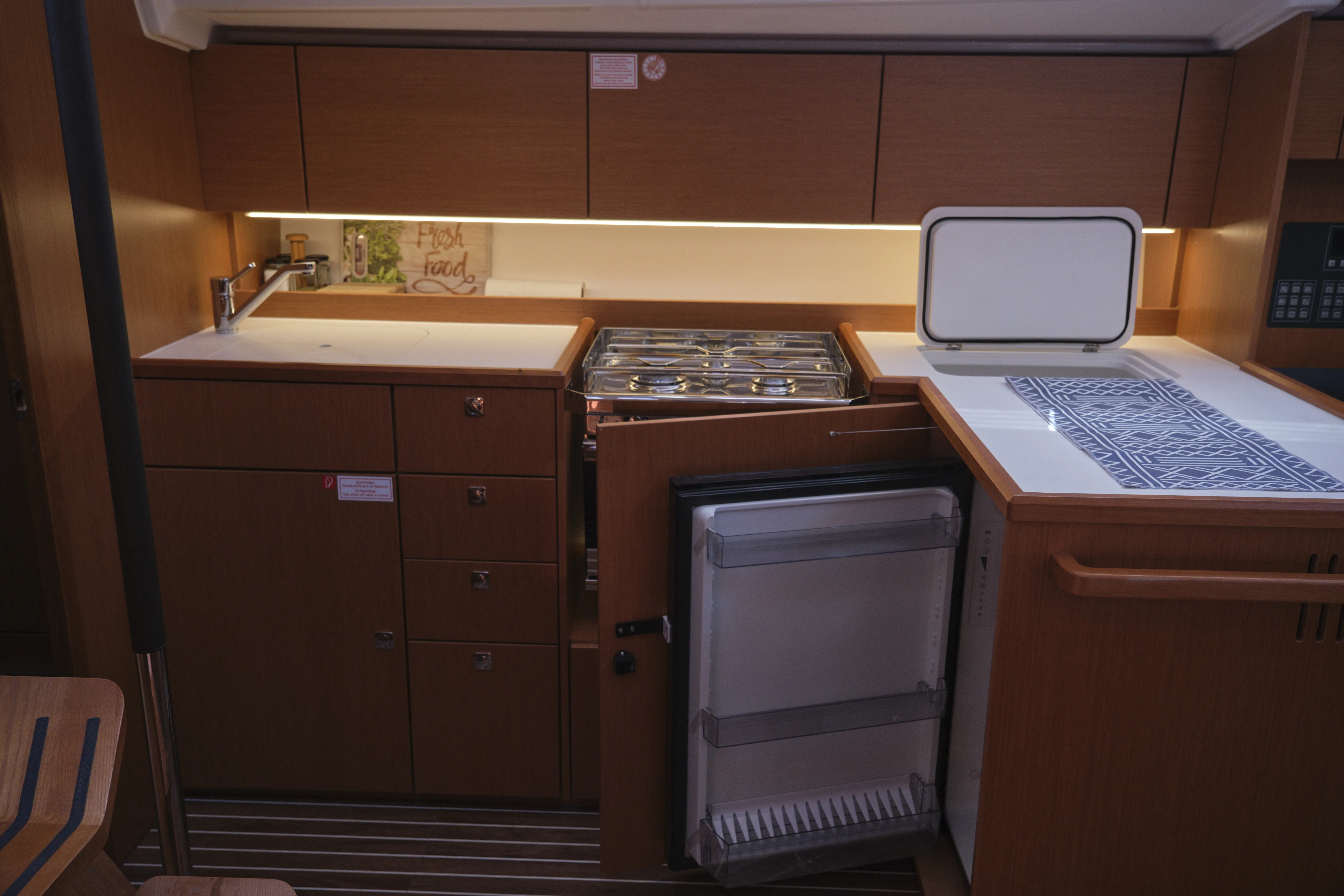 Bavaria C42 Selene — фотография яхты 7