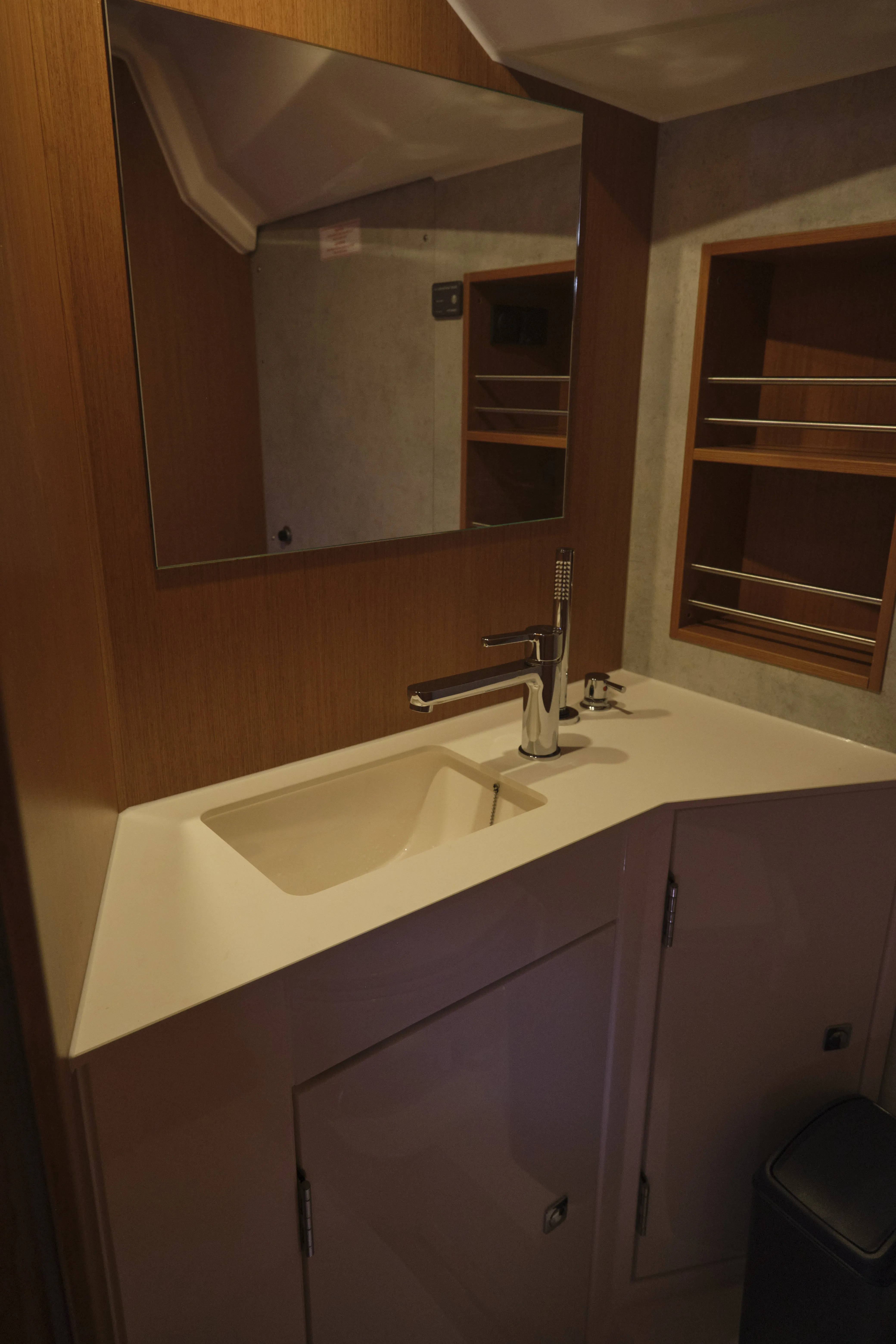 Bavaria C42 Selene — фотография яхты 6