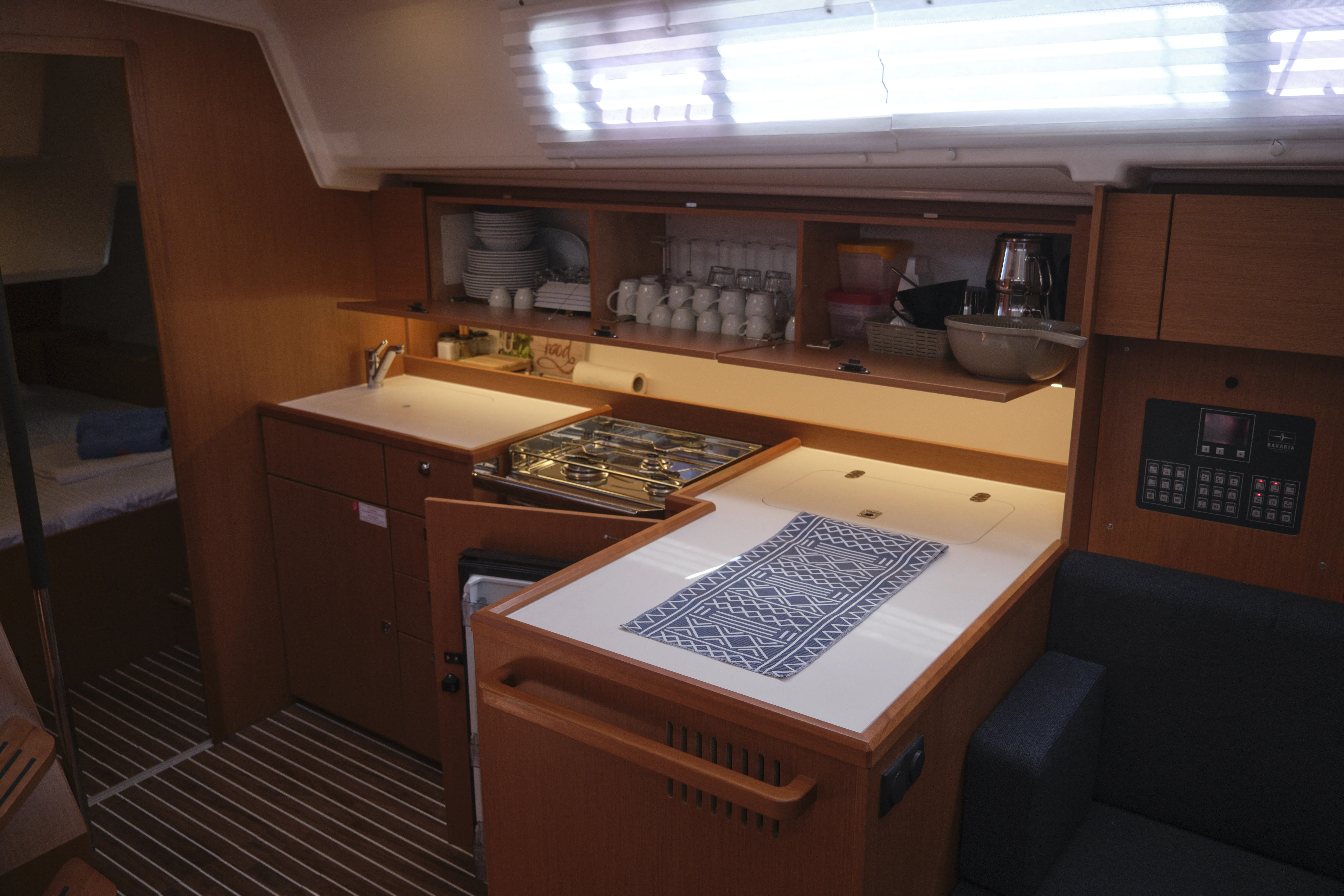 Bavaria C42 Selene — фотография яхты 25