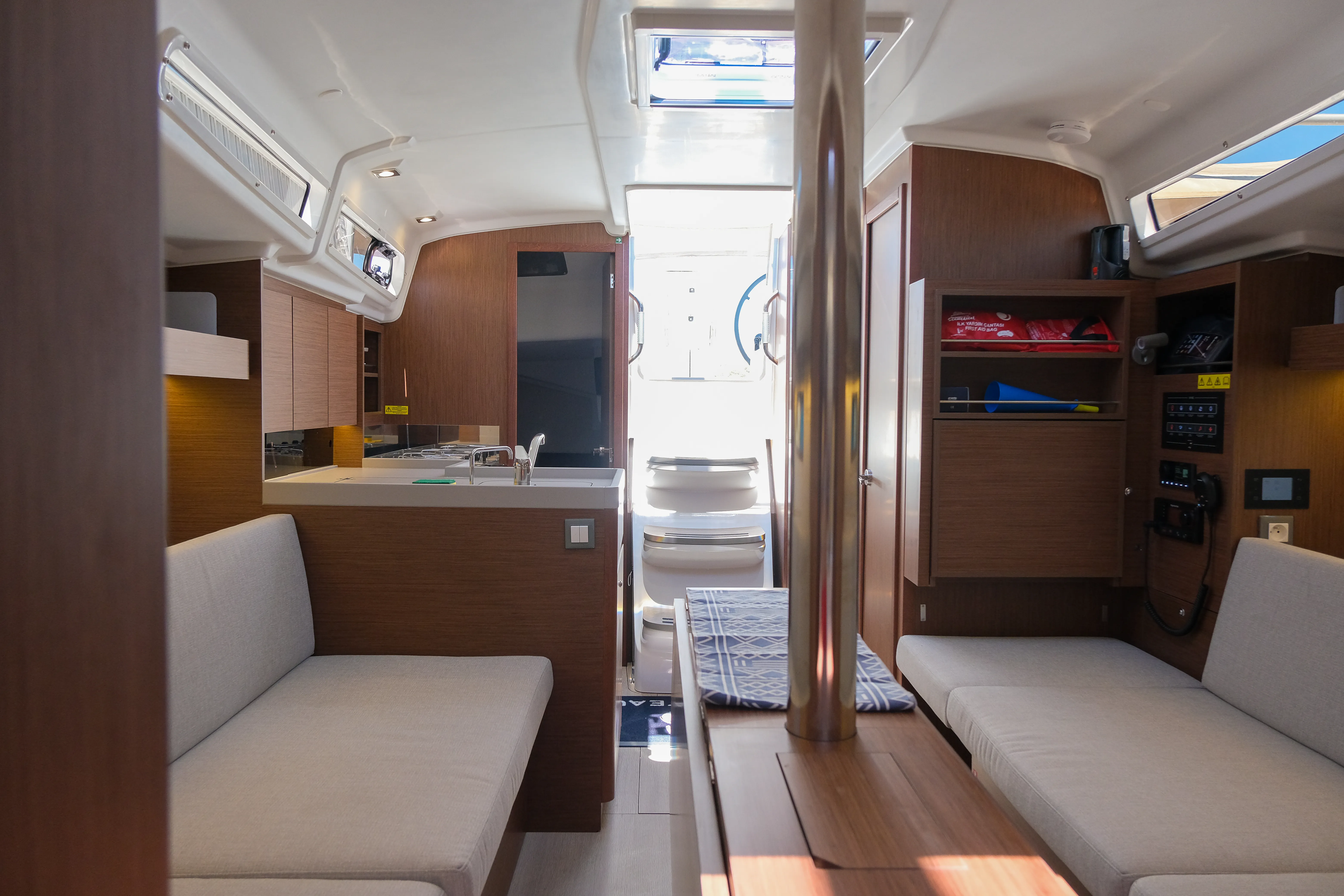 Oceanis 34.1 Ersa — снимка на яхтата 2