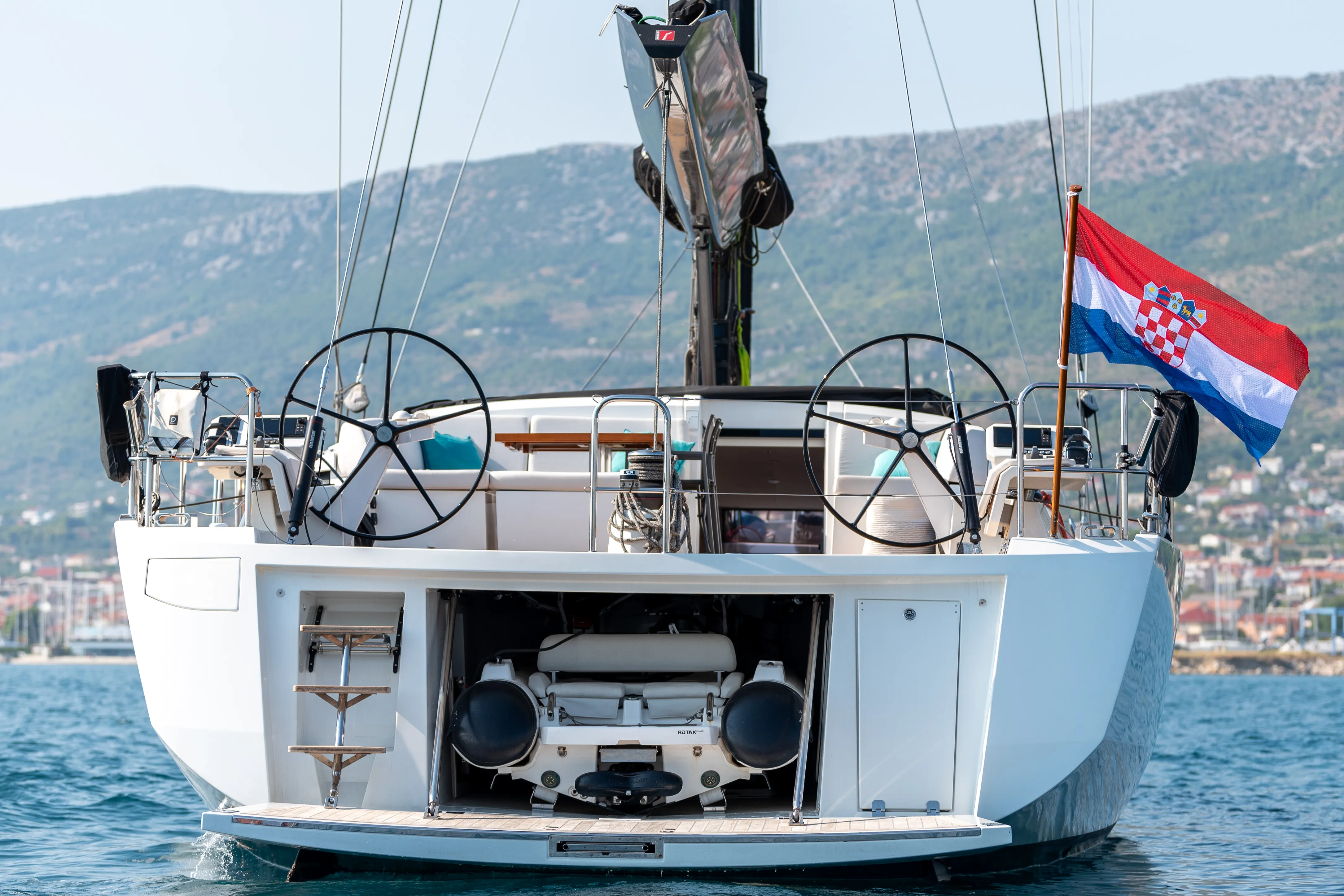 CNB 76 BUBBLES — yacht photo 8