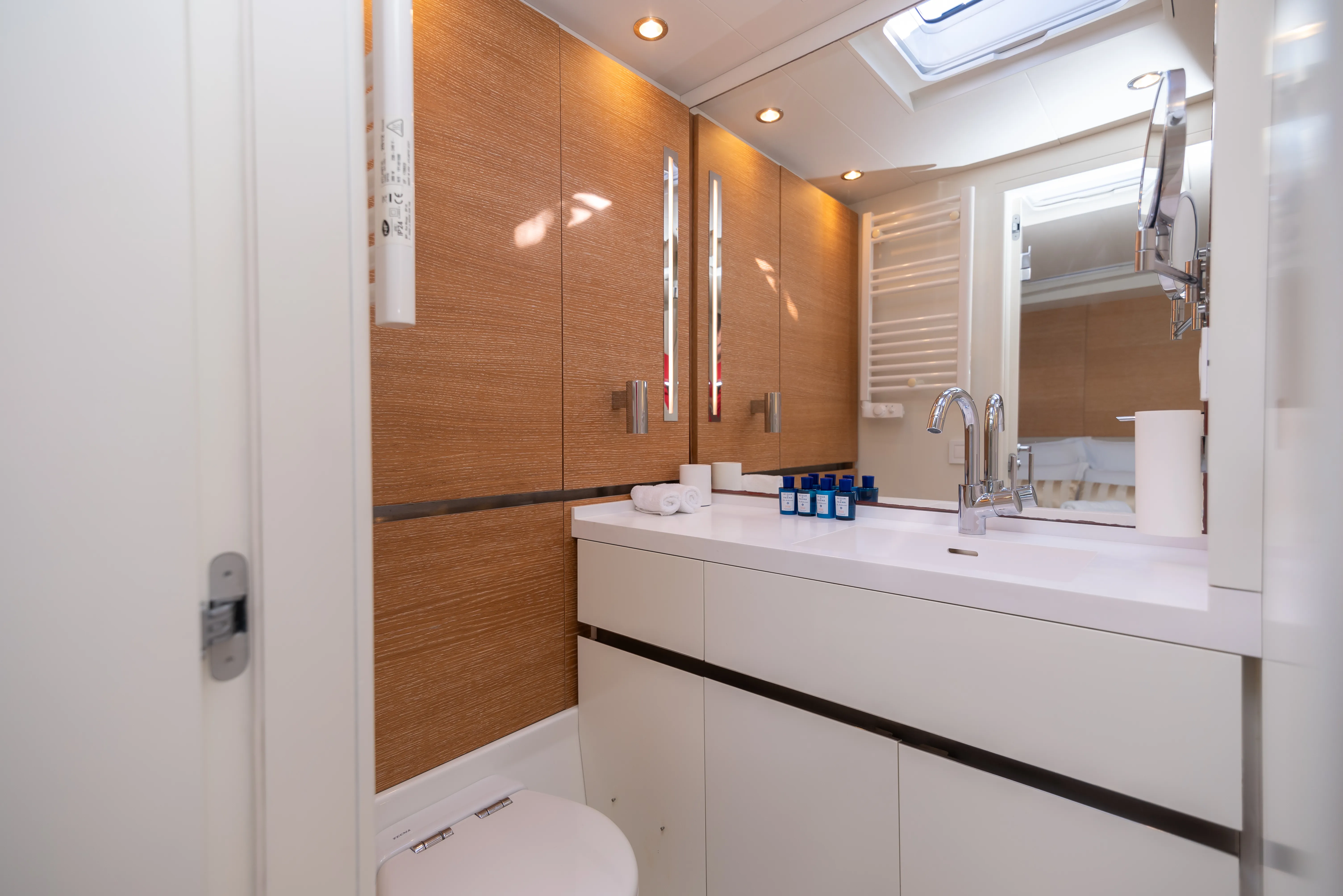 CNB 76 BUBBLES — yacht photo 27