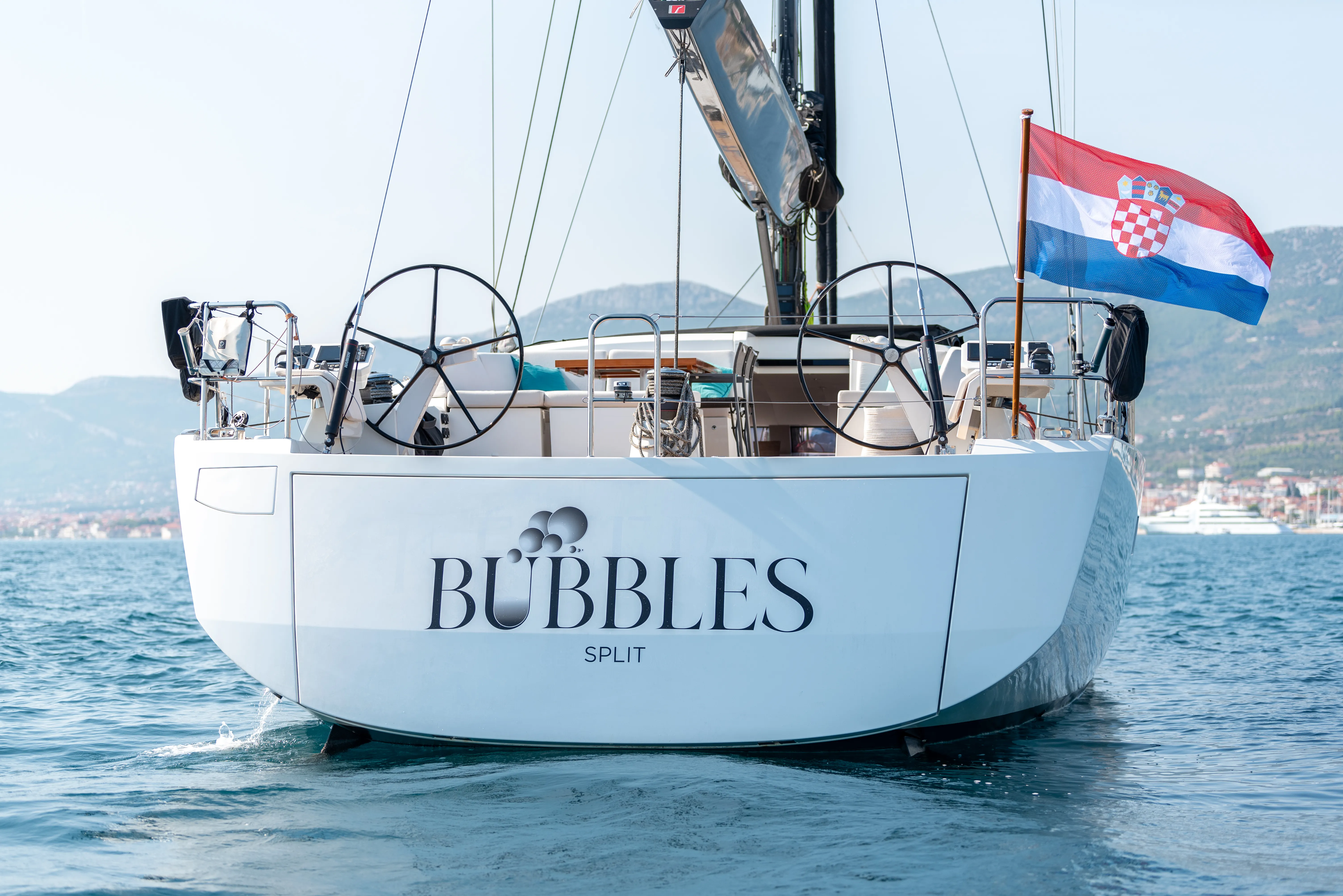 CNB 76 BUBBLES — yacht photo 9